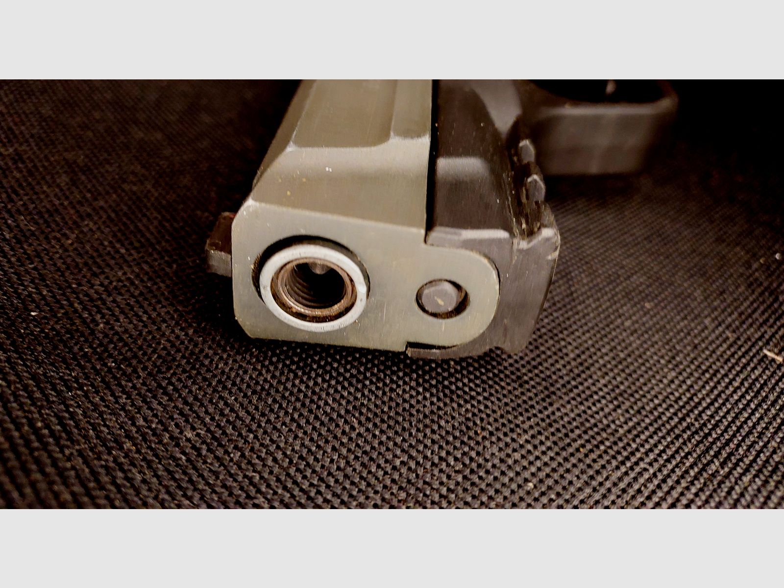 Smith & Wesson M&P 9C Schreckschusspistole, Kaliber 9mm P.A.K., in Schwarz (PTB 984) — mit 2 Magazinen (1x Standard, 1x verlängert XXL)