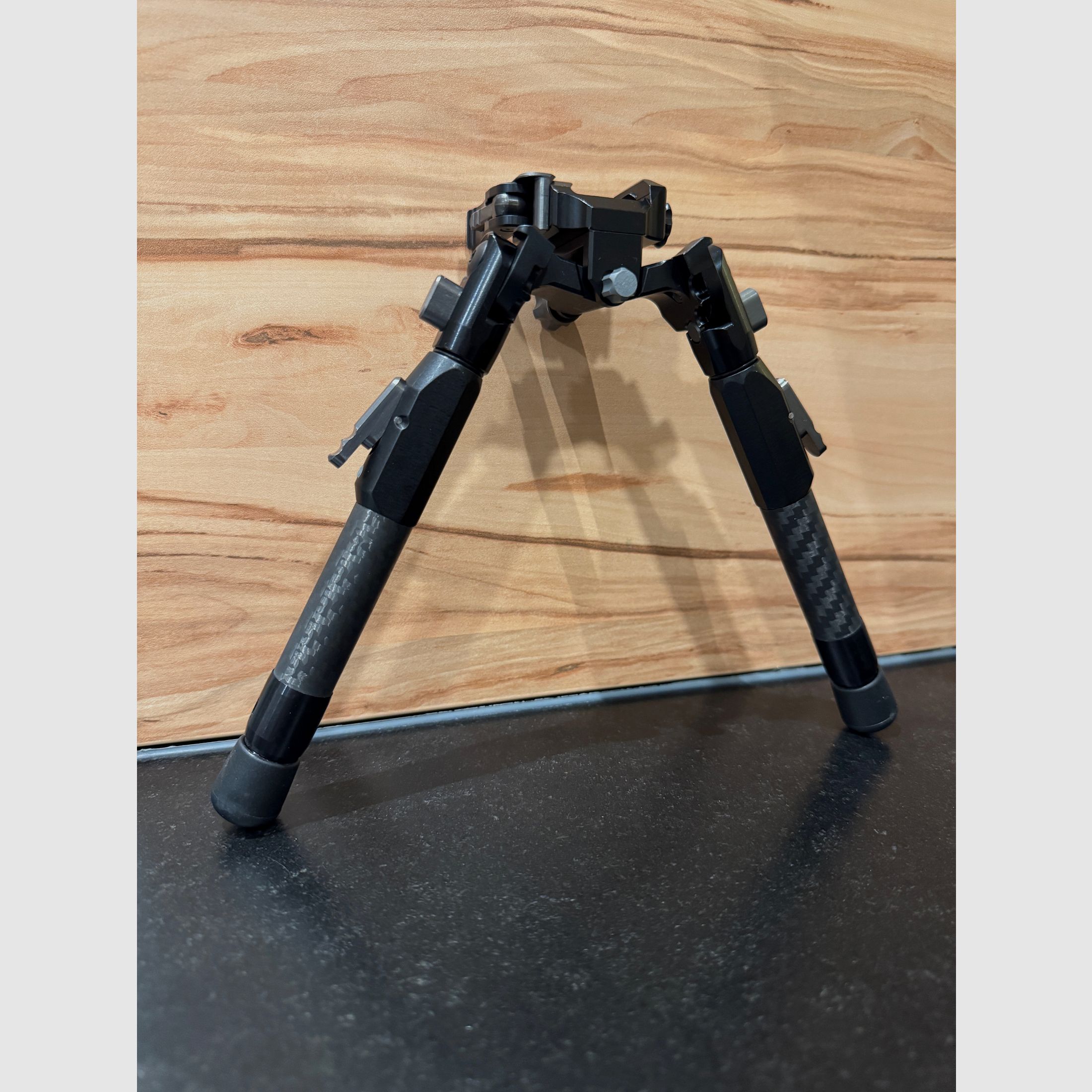 Tier One Tactical Bipod 180mm Carbon Taktisches Picatinny Zweibein Pan/ Tilt