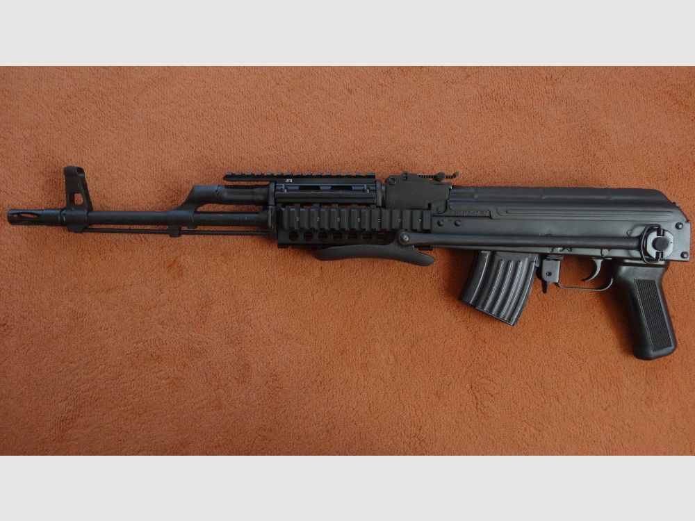 Cugir WS1-64 SL-Büchse; Cugir WS1-64 Metallklappschaft und Quard Rail Handschutz Cal.7,62x39mm