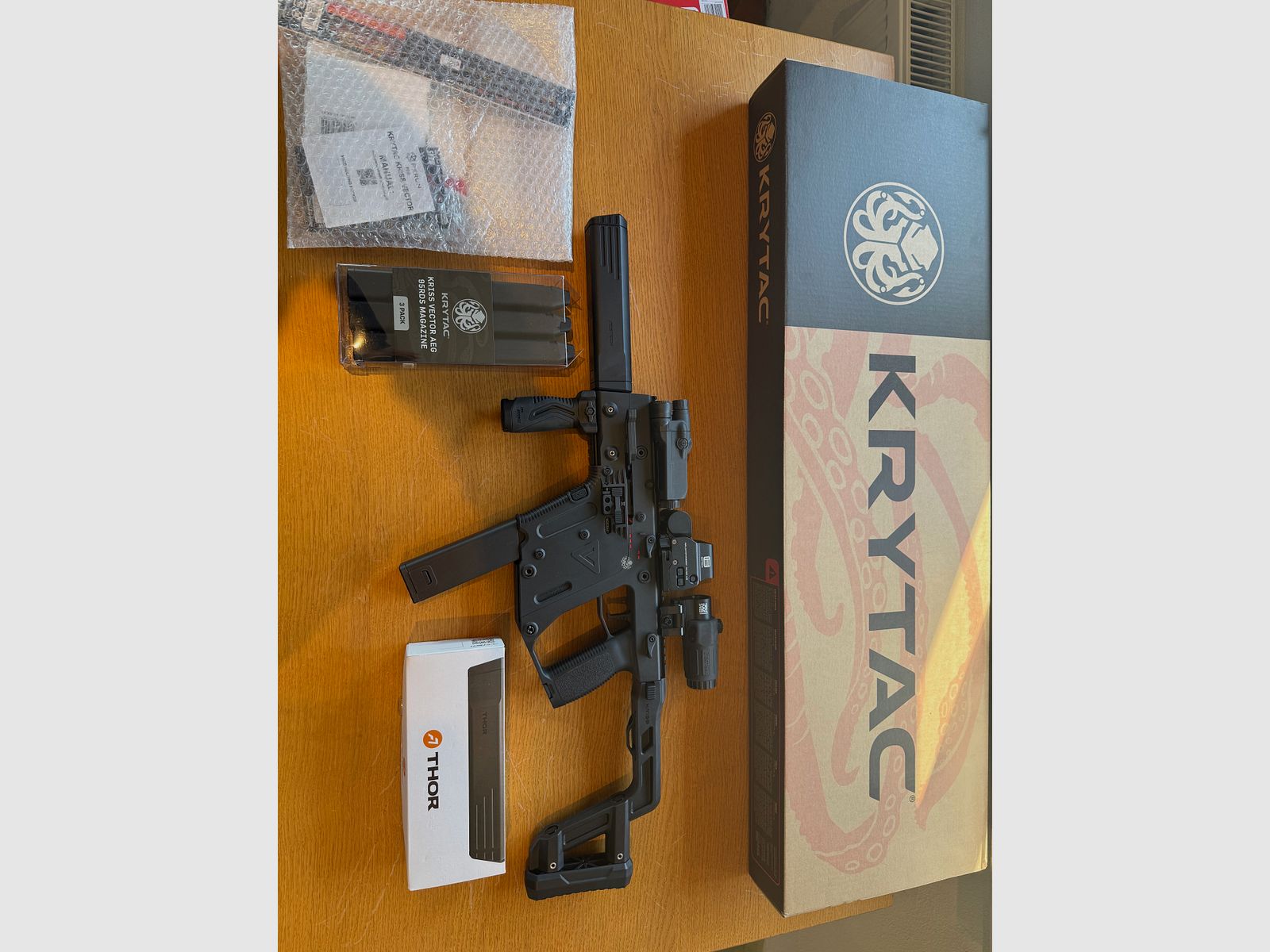 Krytac Kriss Vector Airsoft S-AEG (schwarz) + Ausrüstung
