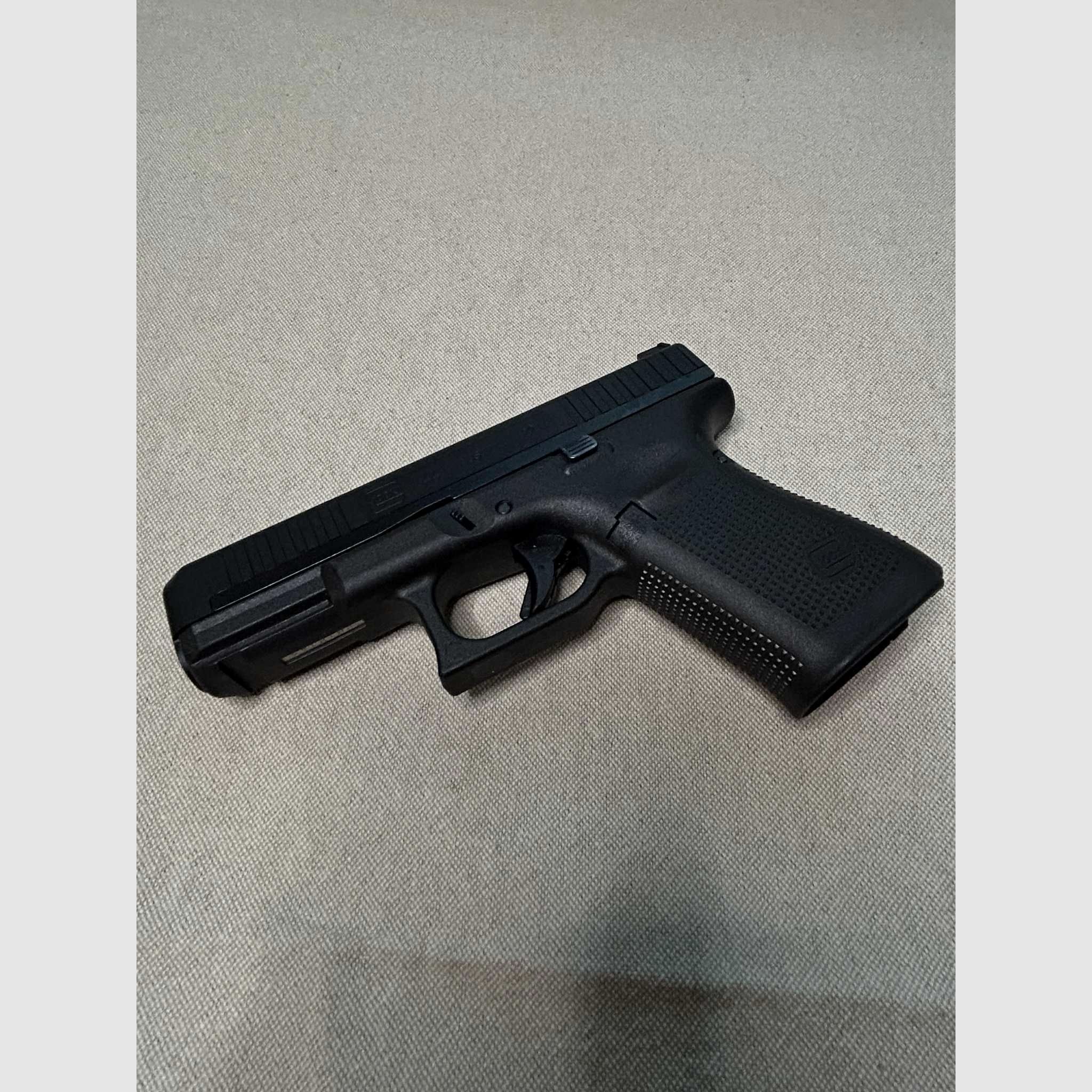 Glock 44 in kaliber .22lr - Compleet pakket met 4 magazijnen, Ghost-holster & 2 optiekbeugels