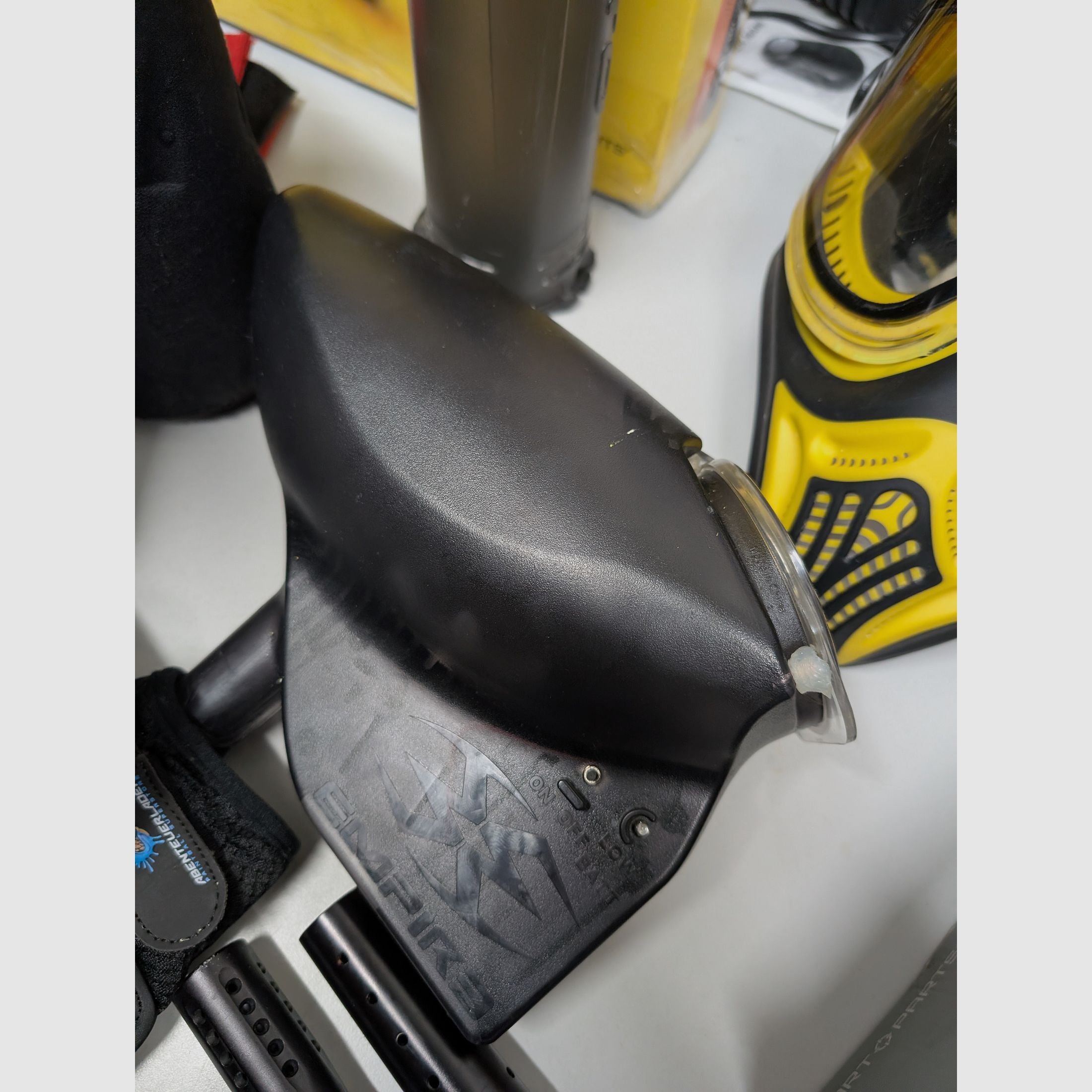 Équipement complet de paintball y compris le marqueur