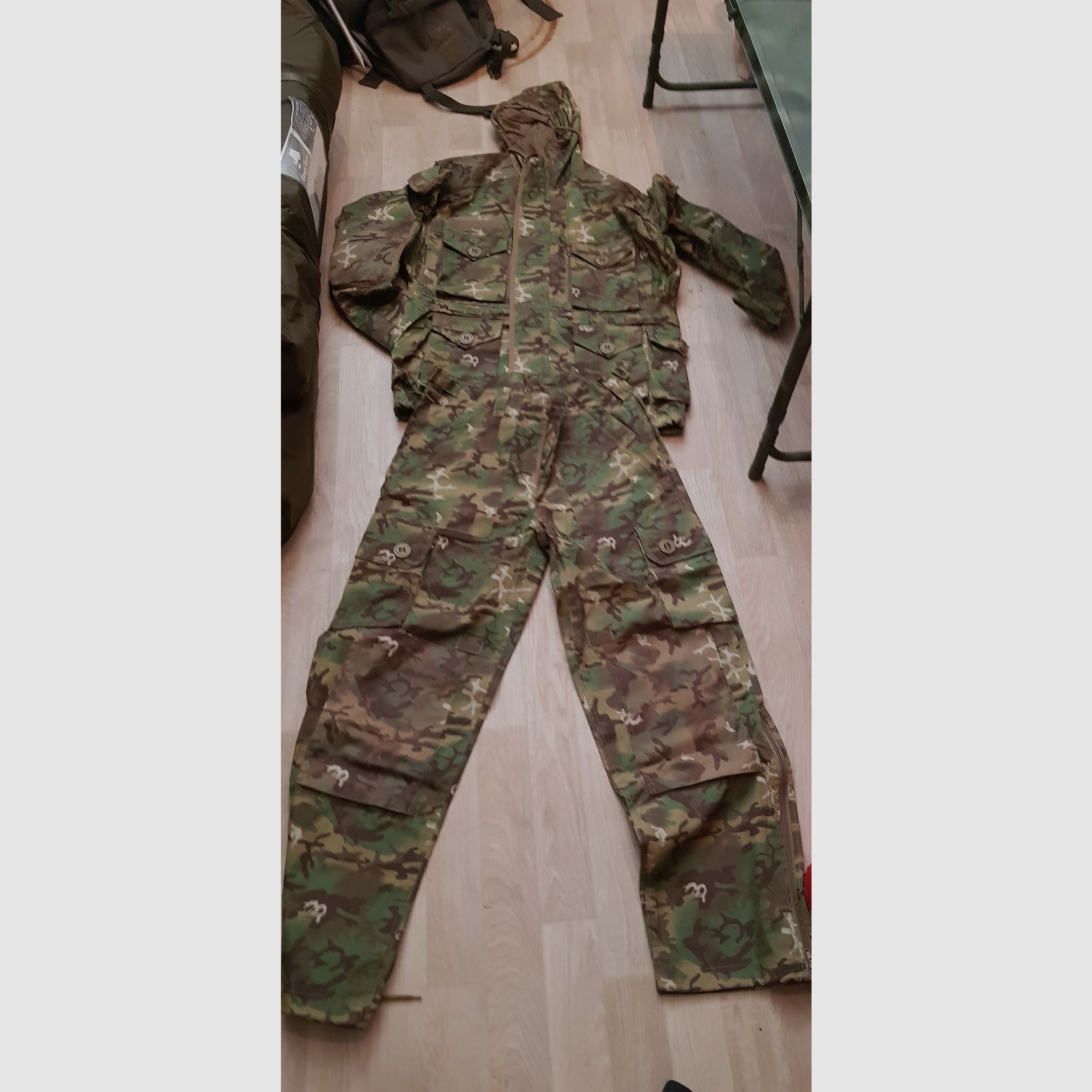 Smoke Light Wight Jacke und Hose in spezieller Tarnung