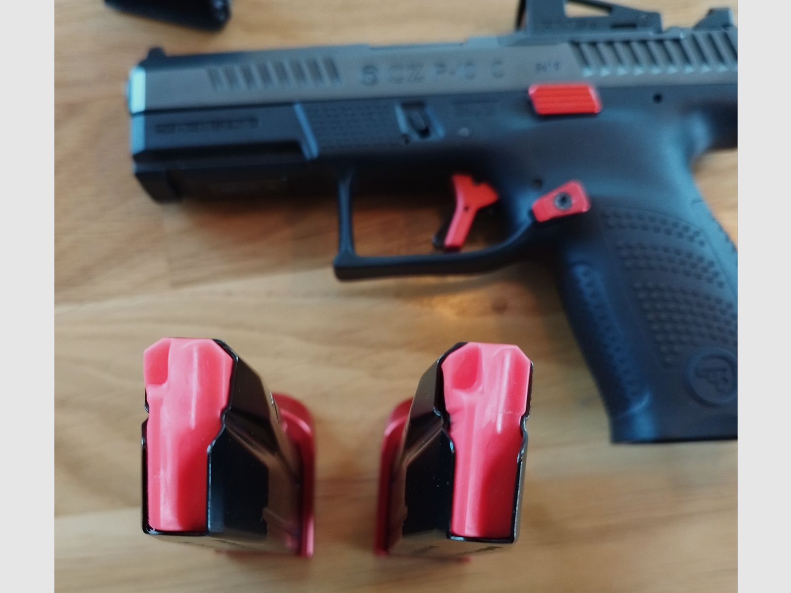 Conjunto de edición especial CZ P-10 C OR Red, incluido el visor Shield Sight RMS