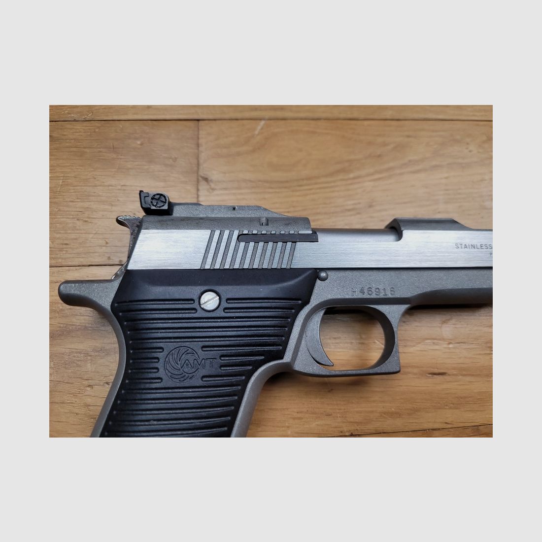 Sehr schöner und seltener Automag II – Kaliber 22 Magnum – Herstellung AMT – Edelstahl von A bis Z – Selten sechs Zoll – Ausgezeichneter mechanischer Zustand – Originalverpackung – 3 Magazine – Custom-Holster der Marke Pony – Neuwertig!, Bild 18 von 21