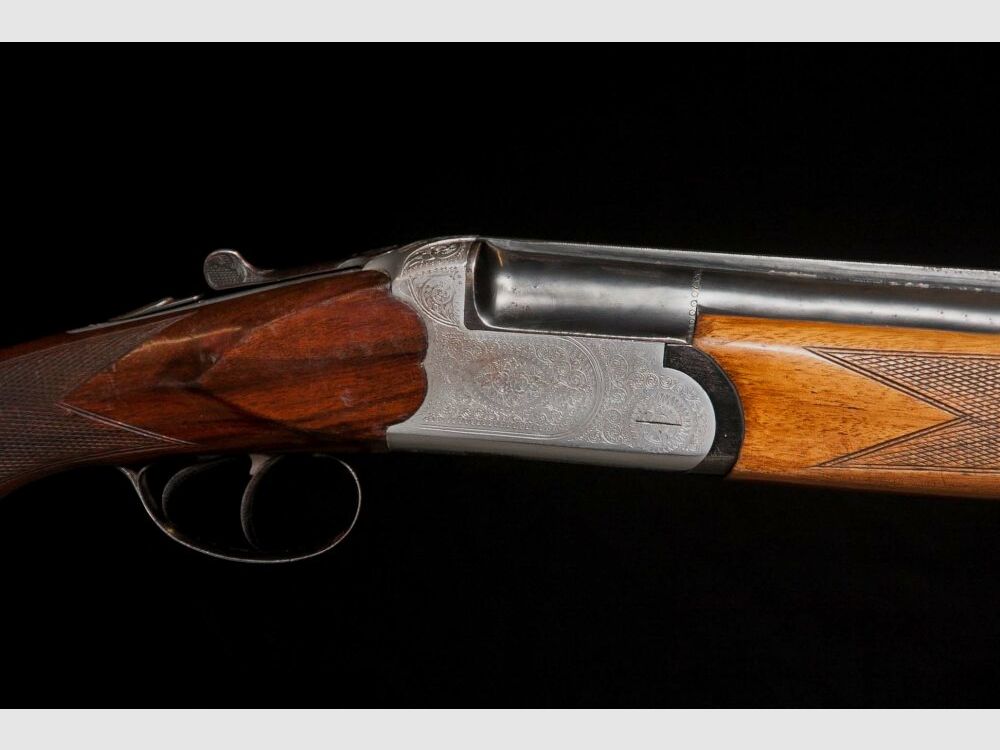 Double-barreled shotgun with ejector