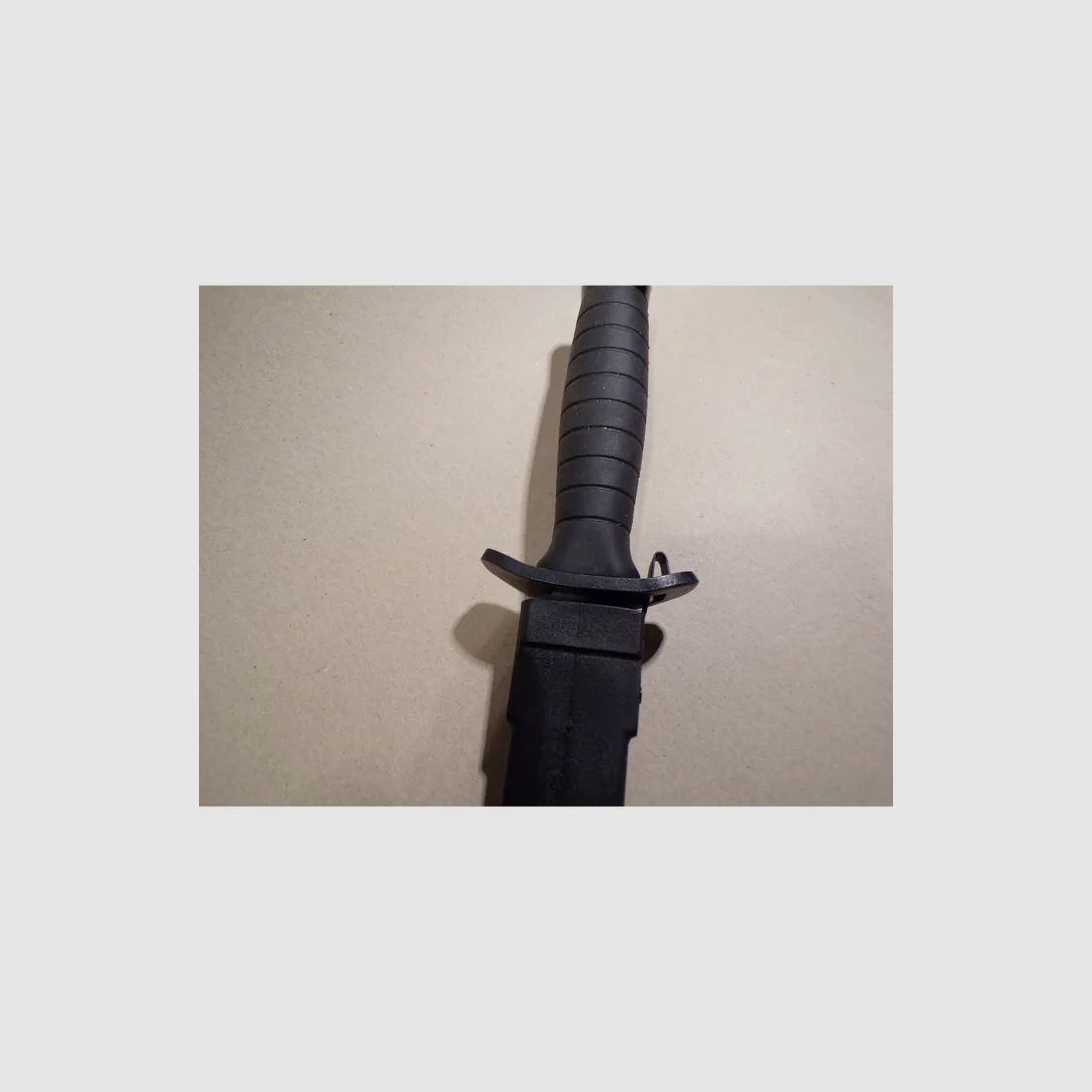 Kampfmesser Schwarz mit Säge und Kunststoff Scheide