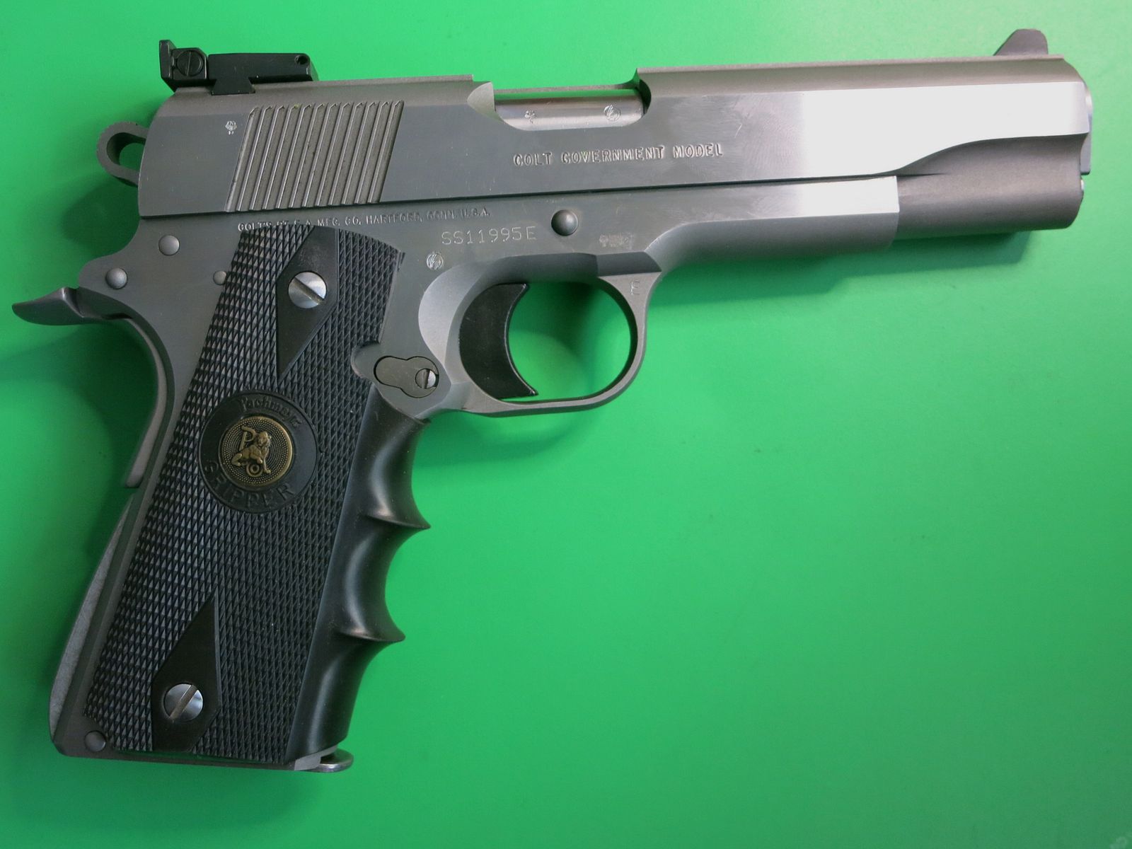 Colt Goverment MK VI Series 80, .45 AUTO, 5" loop, roestvrij staal (Stainless), Pachmayr-grip   #18