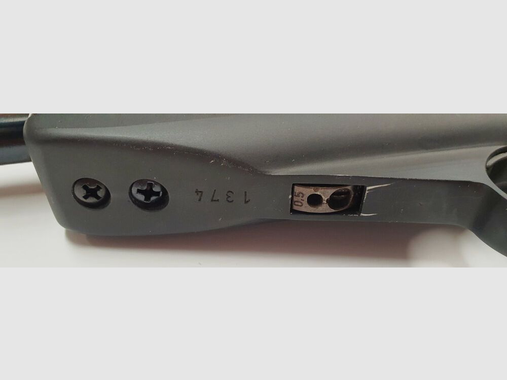 Feinwerkbau Feinwerkbau Mod. 65 4,5/.177 FWB 65 Mk. I, czterocyfrowy numer seryjny, sprężynowy / boczny dźwignia