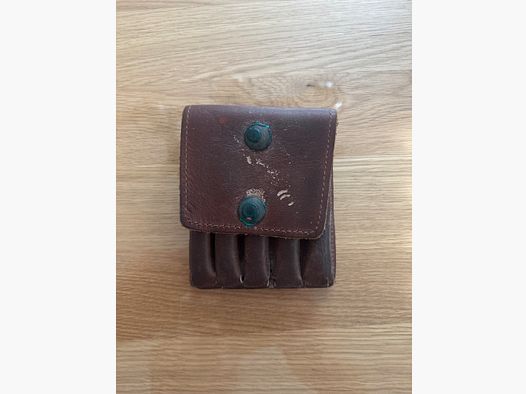 Verschillende holsters van leer
