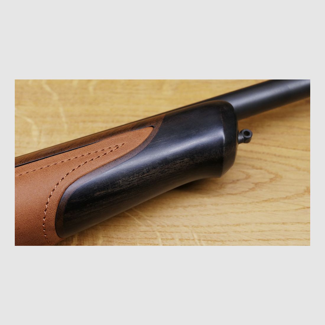 Blaser R8 Success / HK7 Super Finish matt / Chesterfield Leder / Stahlkugel mit Goldlinie / Kaliber & Lauflänge nach Wahl / M15x1 Gewinde / ATEMBERAUBEND