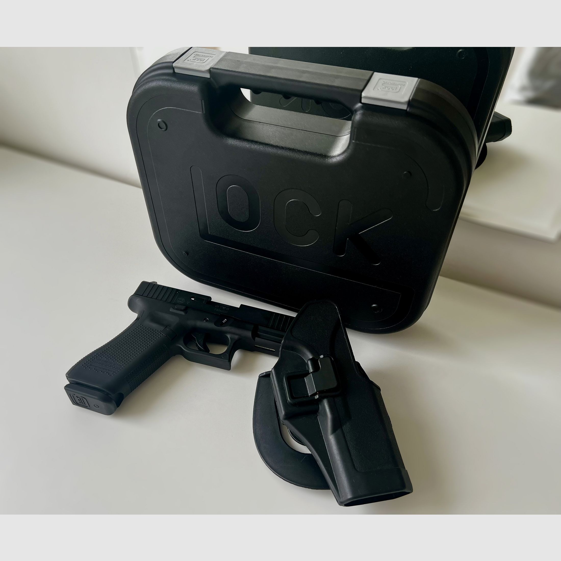 Glock 17 Gen. 5 9mm PAK +  Holster +Glock Waffenkoffer