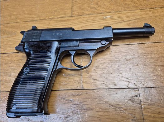 Très beau Pistolet Walther P38 – Fabrication Walther de décembre 1941 – Bronzage d&rsquo;origine à 99% – Mécanique impeccable – Superbe canon miroir – 100% pièces d&rsquo;origine – Mono-matricule sauf chargeur – Excellent état – TBE+