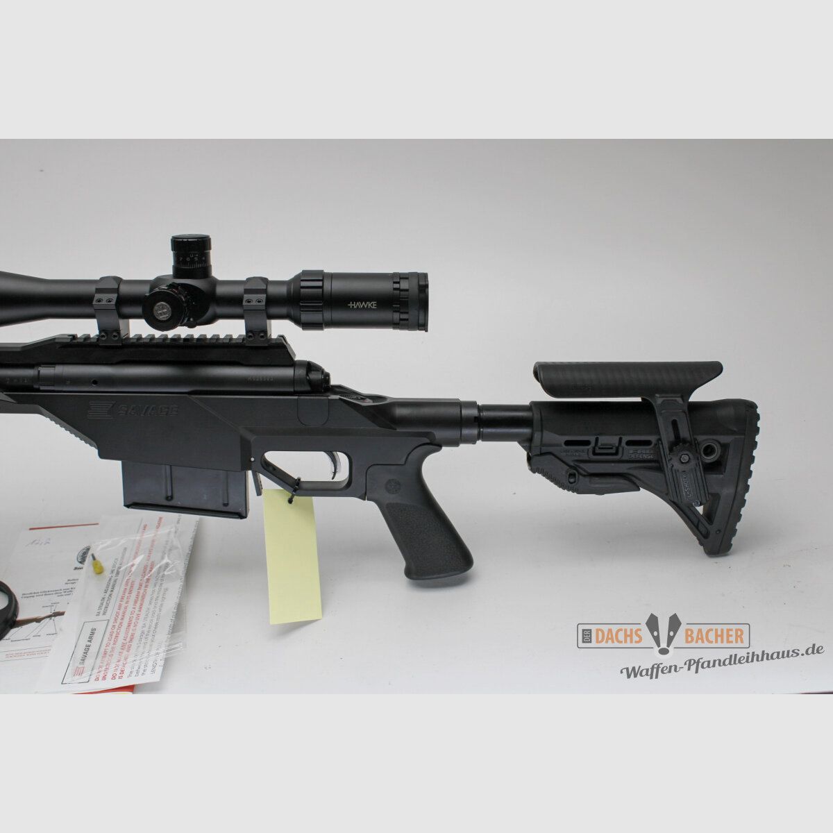 Rep. rifle Savage 110 BA Stealth cal. .300 Win Mag con Hawke Sidewinder 8-32x56 y bipode
