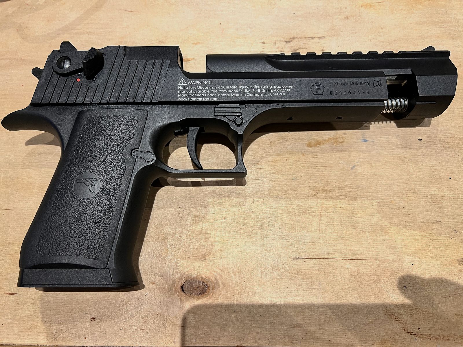 Desert Eagle CO2 Pistole Magnum Research INC. Minneapolis MN.