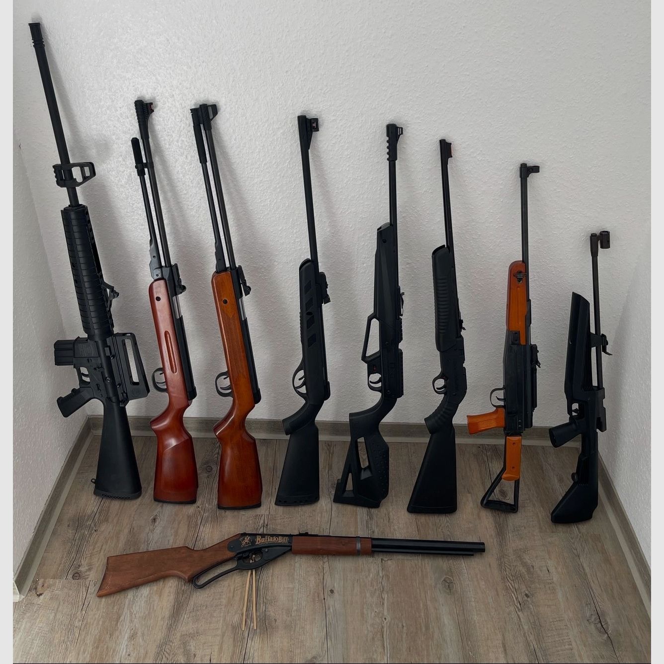Collection de carabines à air comprimé — canon plié, à levier latéral et à levier inférieur (calibres variés)