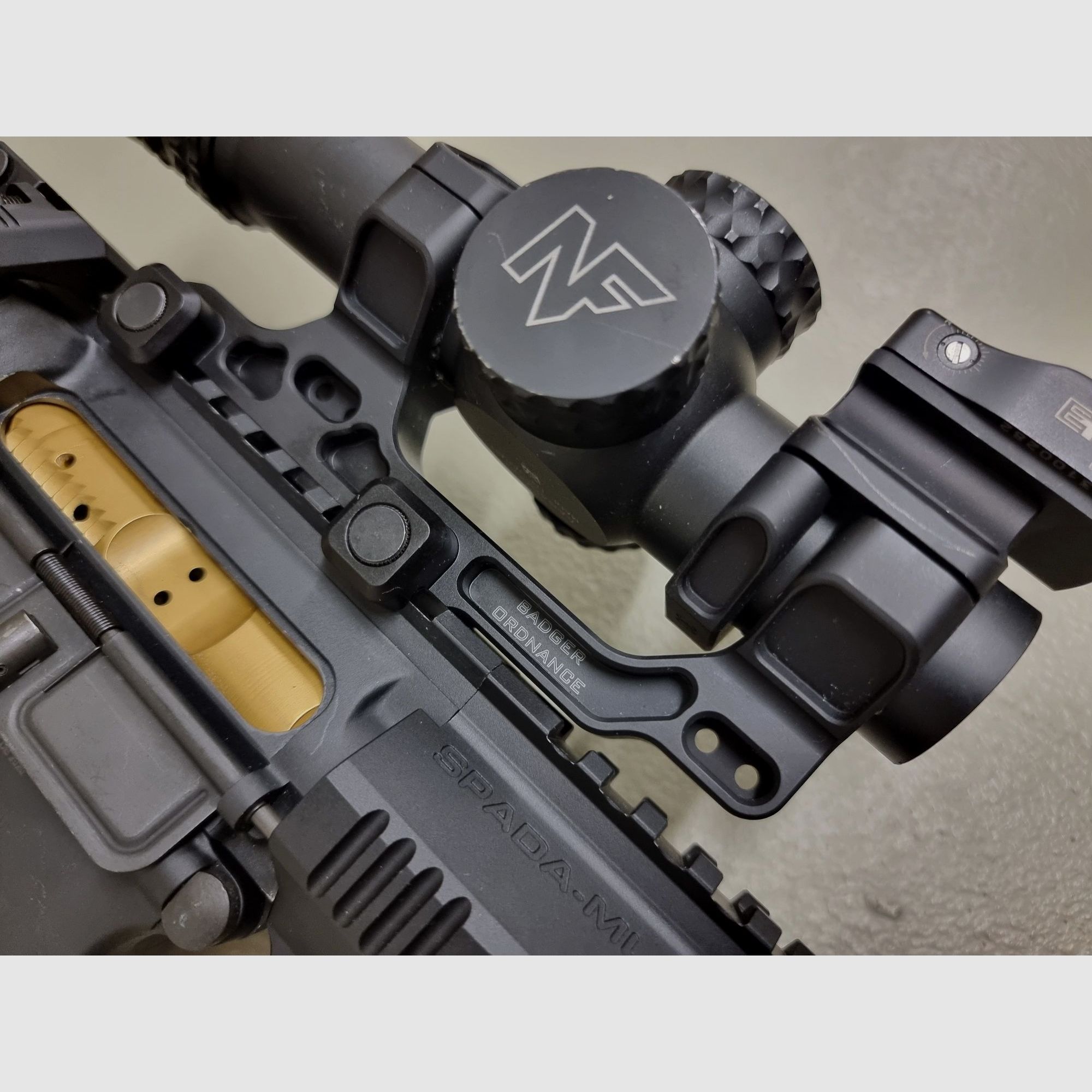 AR15 personalizzato superlativo nello stile di John Wick. Cal. 223 Rem. Solo componenti di alta qualità. Opzionale con Nightforce NX8!