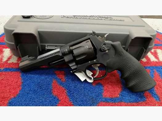 Smith & Wesson 327 TRR8 Performance Center 357 Magnum