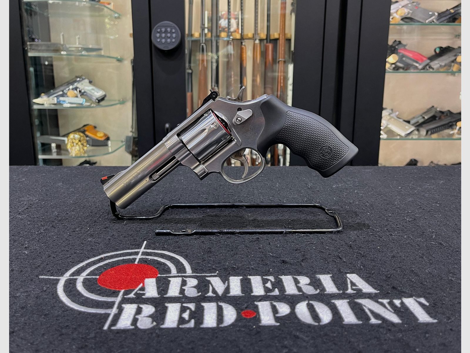 SMITH & WESSON 686 DISTINGUISHED PLUS 4”, immagine 1 di 12
