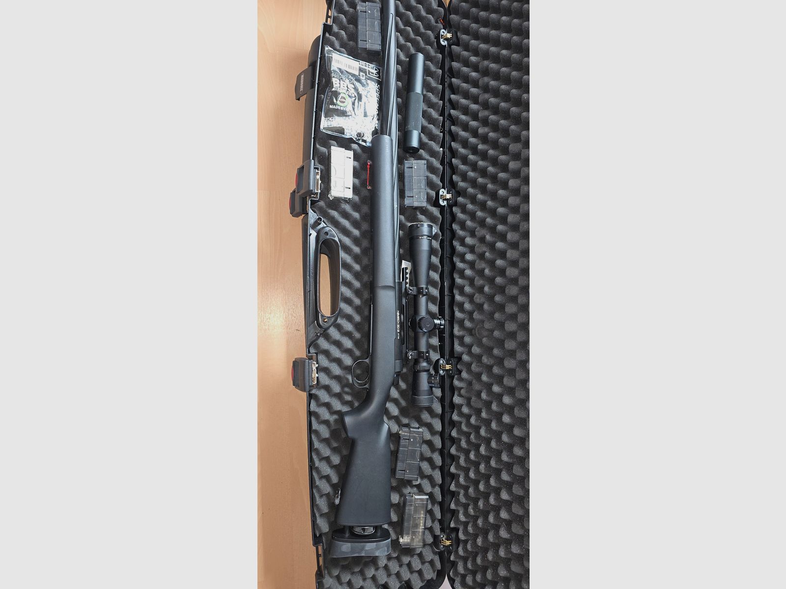 Novritsch SSG 24 airsoft with 5 magazines replacement spring scope, image 2 of 3