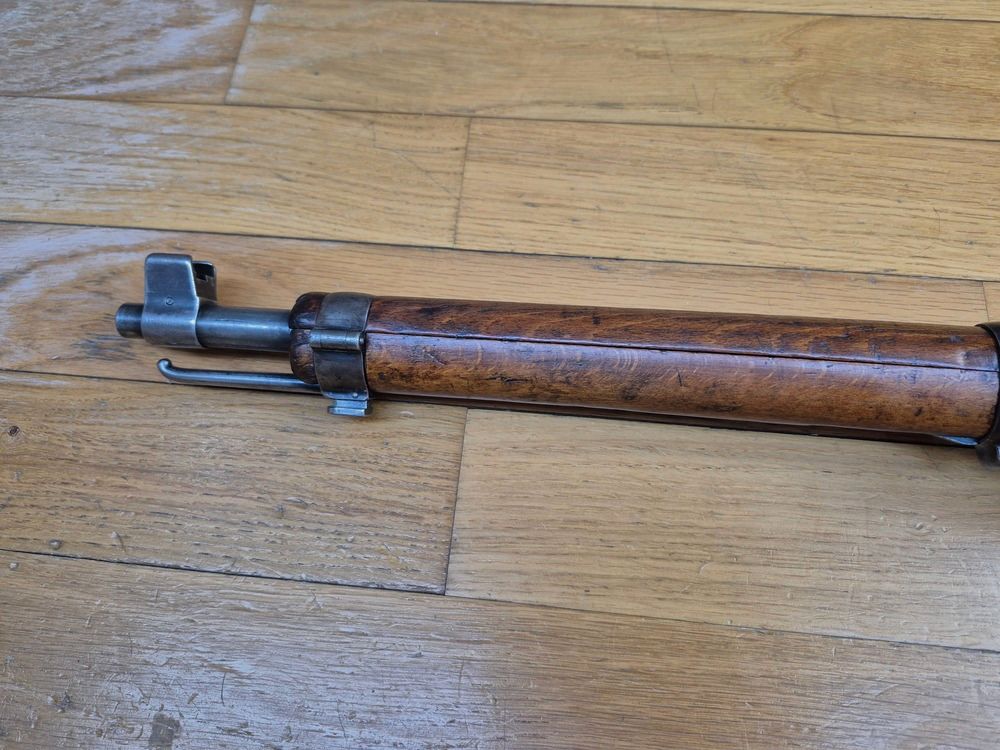Beau mousqueton suisse K31- Cal. d&rsquo;origine 7.5×55 – Crosse en très beau hêtre – Mécanique ultra souple et nette – Excellente détente -Très beau canon – 100% mono matricule – Certificat d’Épreuves fourni – Bretelle + protège canon + 1 clips en prime ! – Die Schweizer Qualität – TBE+, image 8 sur 25