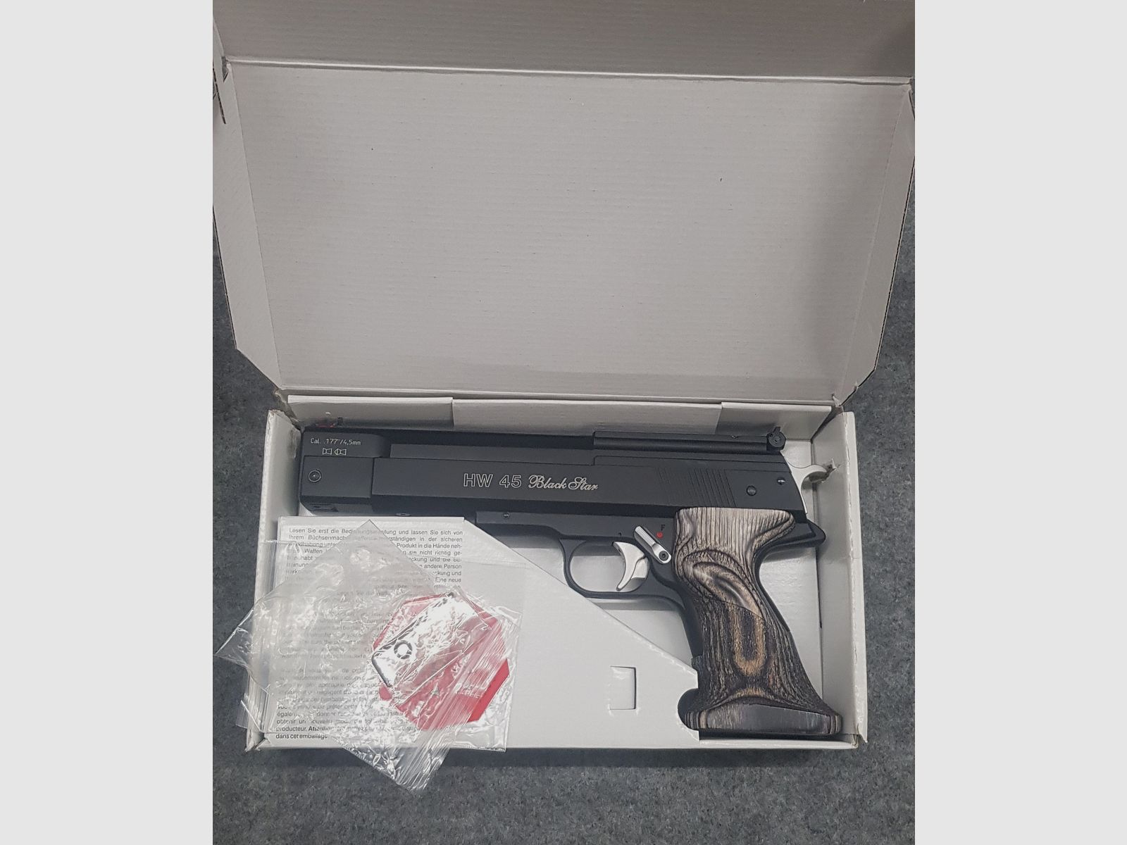 Weihrauch HW 45 Black Star mit Zielfernrohr für Pistolen Cal. 4,5mm Luftpistole Match