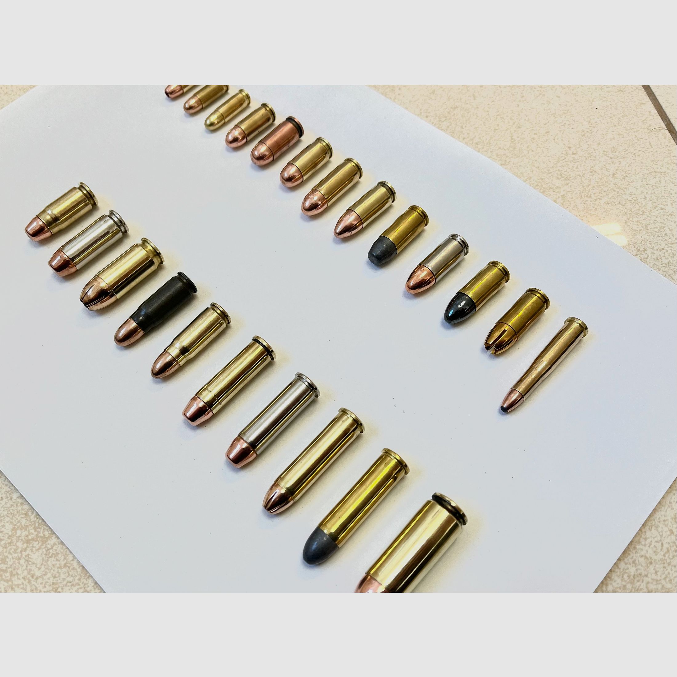 ••• Confezione di cartucce Dekopatronen - Collezione - Arma corta 23 pezzi •••