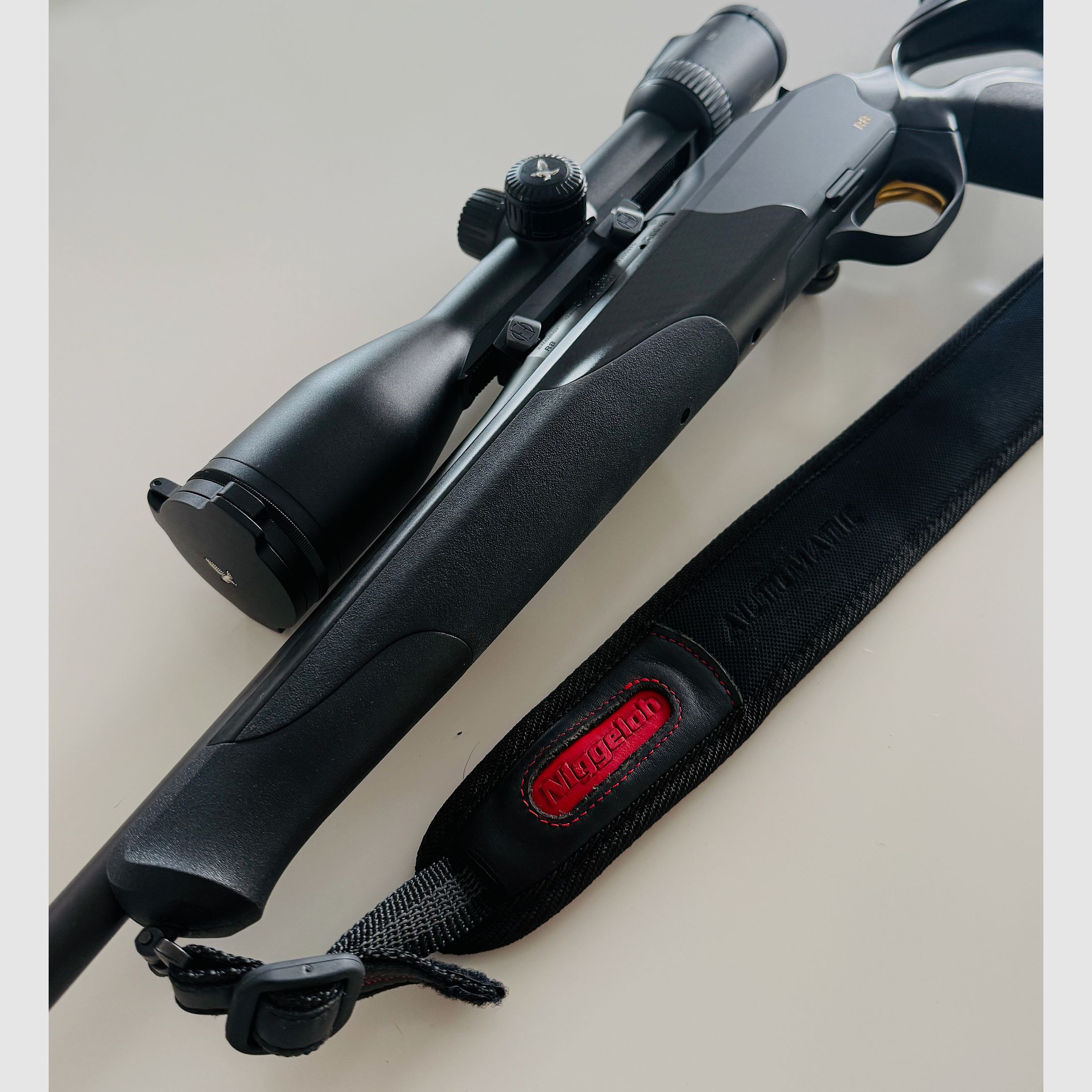 Blaser R8 Ultimate Carbon - Swarvoski Z8i 2-16x50 - Roedale Ti48