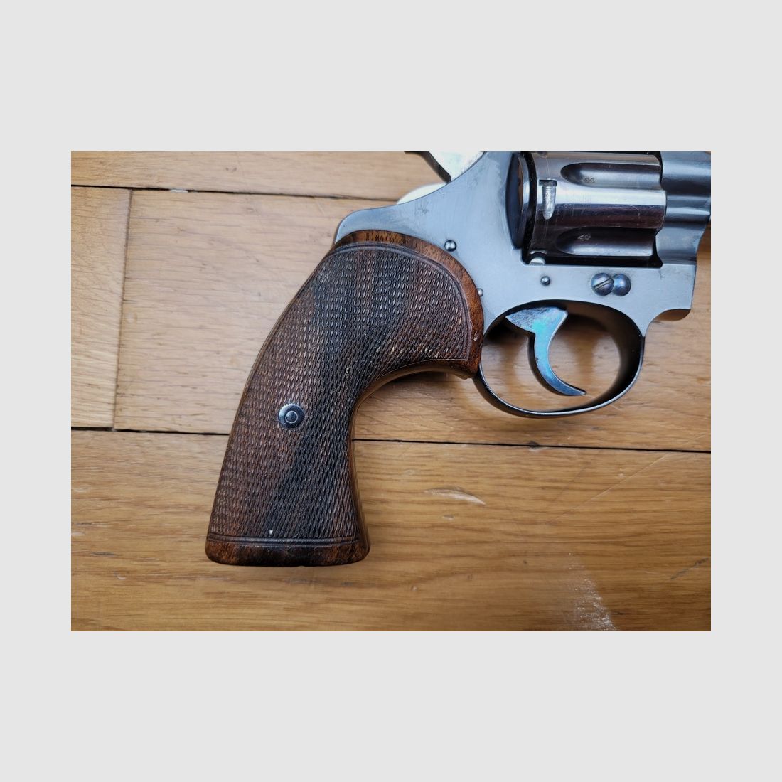 Muy bonito Colt Police Positive – Modelo "Target" – Raro en calibre 22LR y muy poco común de 4 pulgadas – 6 disparos – Mecánica y cañón premium – Bonitas empuñaduras de competición de época – Arma de 1914 en estado excepcional – TBE++, imagen 5 de 20