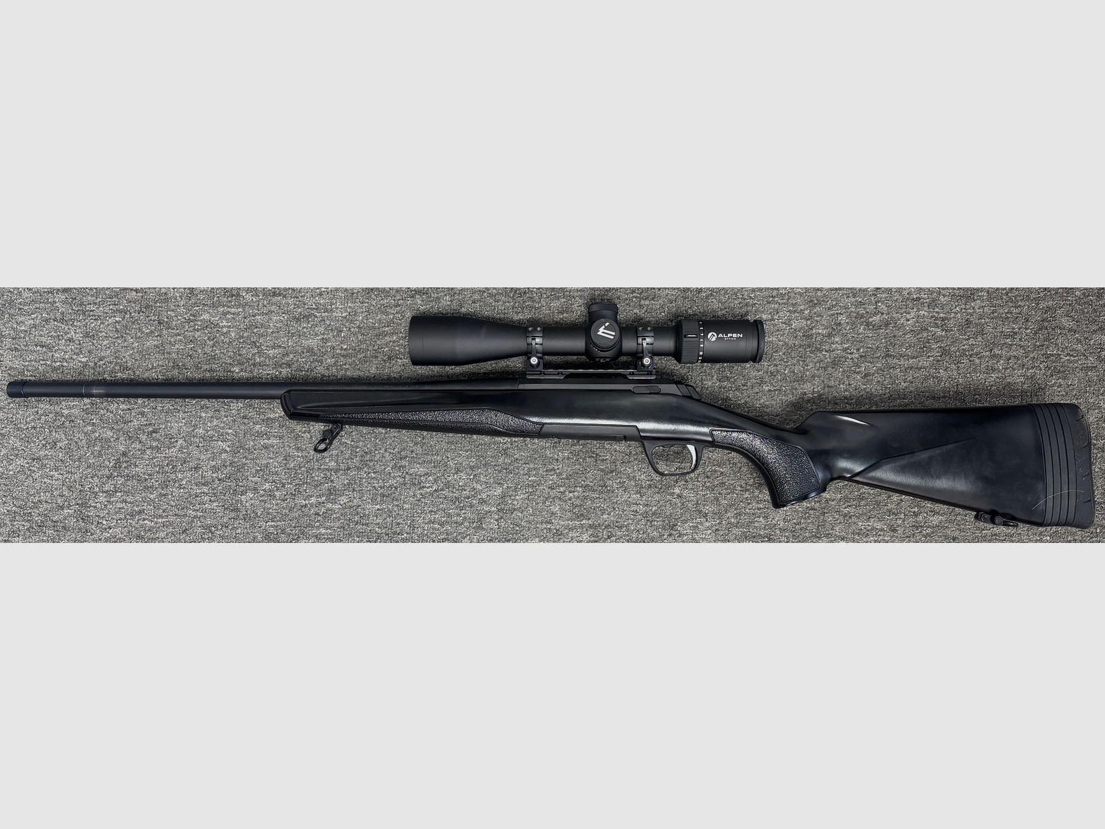 Browning X-Bolt .223 with muzzle thread, riflescope