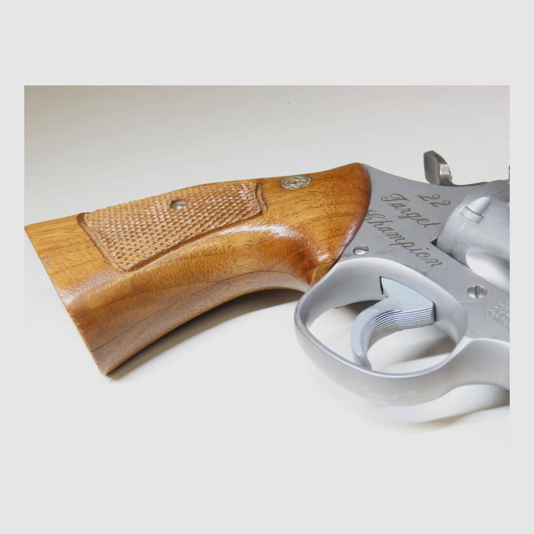 Beautiful Smith & Wesson 617 - 6 inch Target Champion!