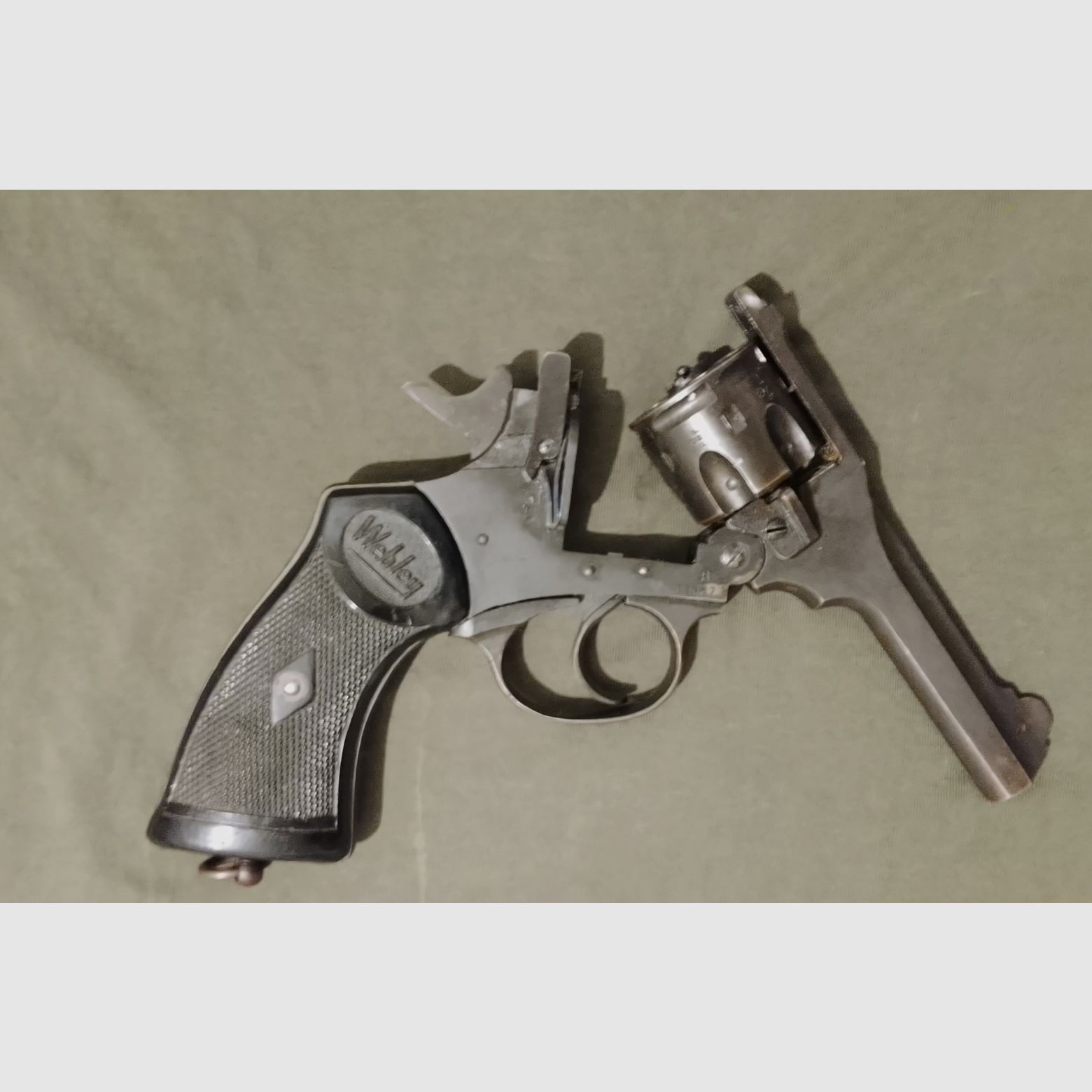 Original Webley Mark IV Revolver umgebaut auf 9mm Knall mit PTB und somit frei zu verkaufen ab 18 Jahre