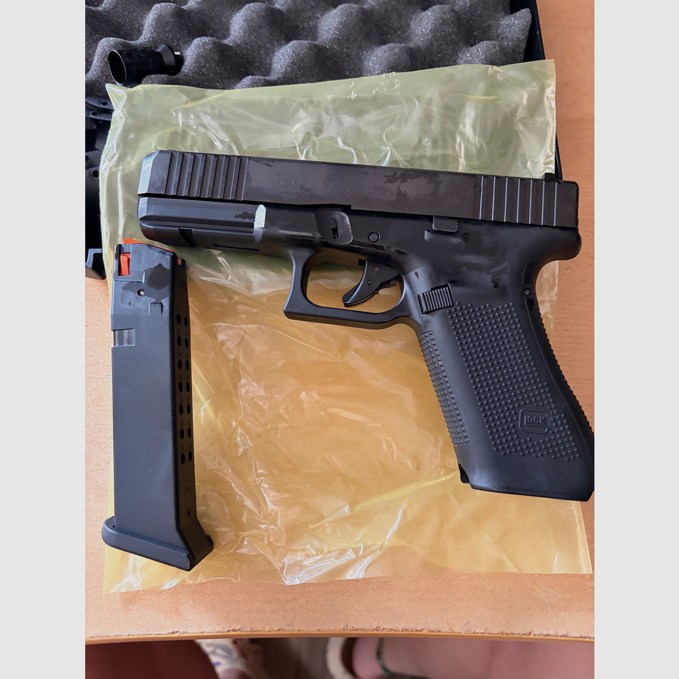 Glock 17 Gen 5 SV -NEU- Ungeschossen-Werksgeölt- OVP ind original Glock Koffer