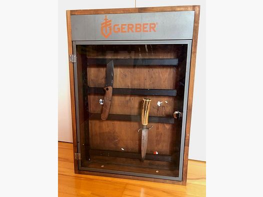 GERBER Vitrine Schaukasten für Messer, Waffen  magnetisch 