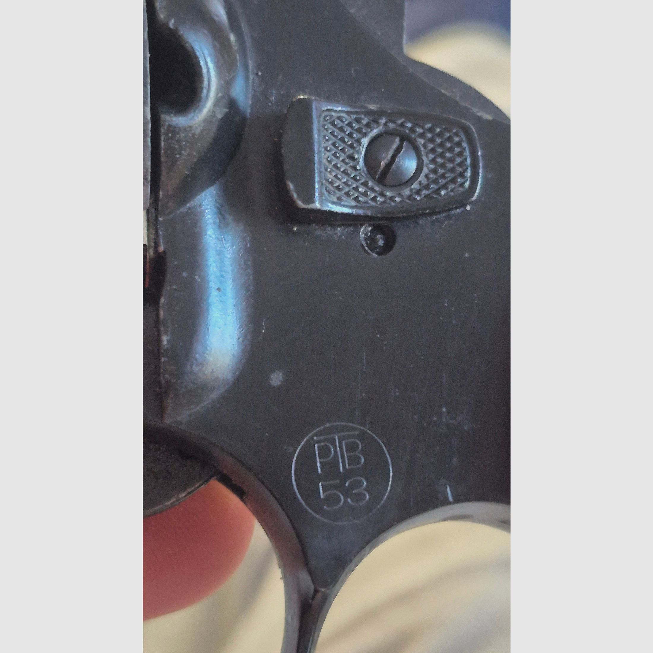 REVOLVER AUS NACHLASS 9 mm