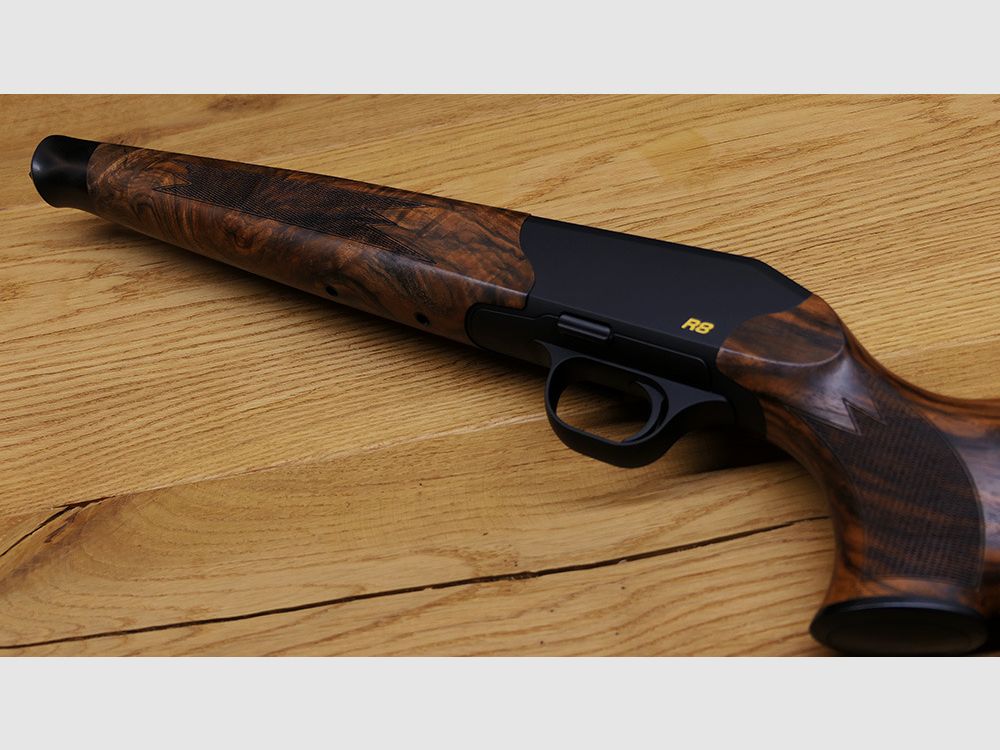Blaser R8 Schäftung / Holzklasse 7 / Bayrische Doppelfalzbacke / mattes Finish
