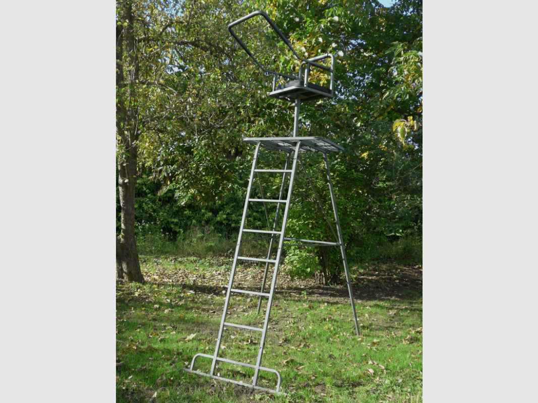 Hochsitz freistehend mit Stuhl - drehb.360°, pulverlack. Stahl