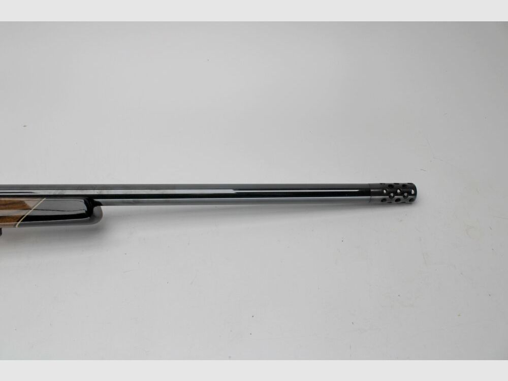 Re. Büchse Weatherby Mark V mit hochwertigem Lackschaft und Mündungsdämpfer .460WeathMag