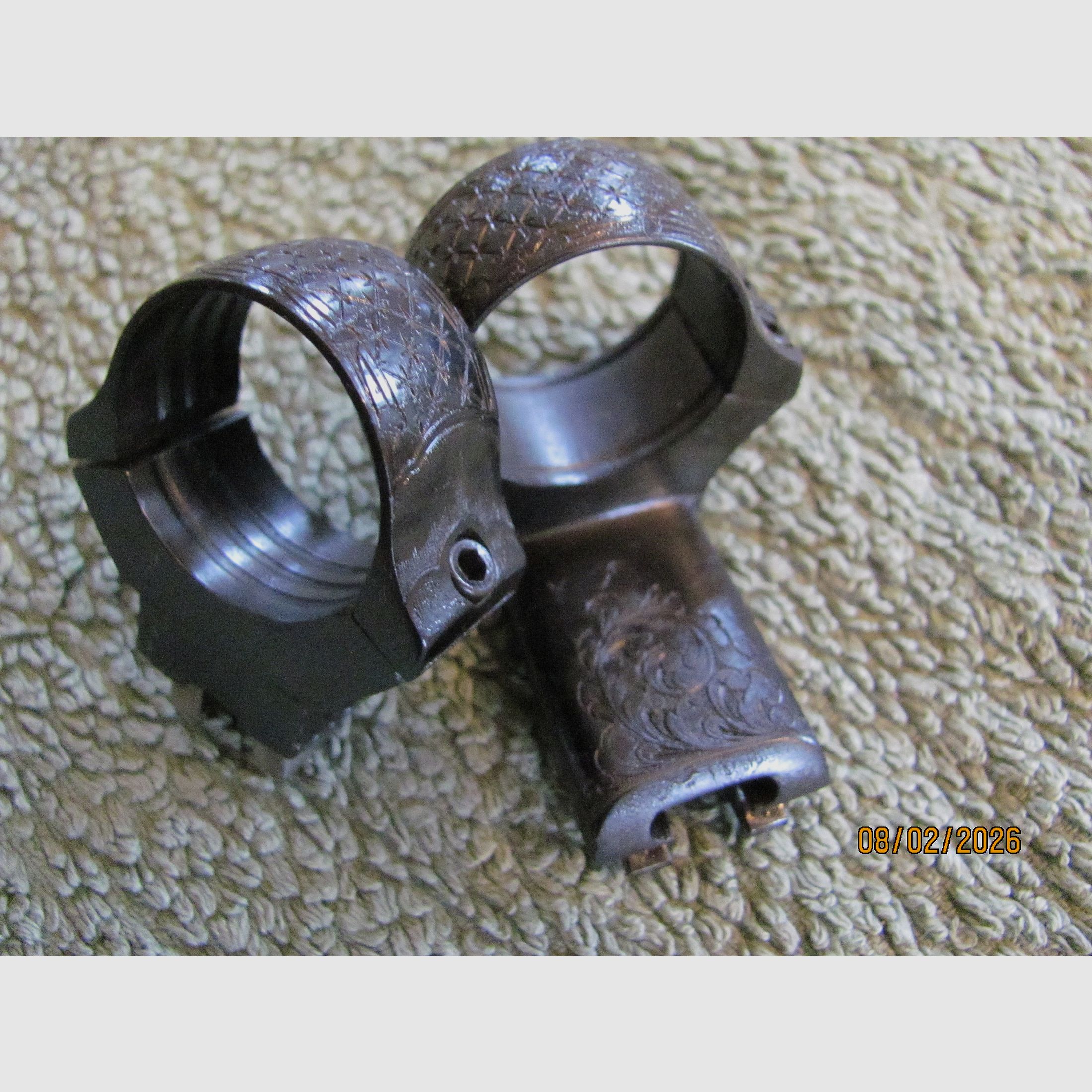 Montaggio a gancio anelli 25mm neri anodizzati e decorati