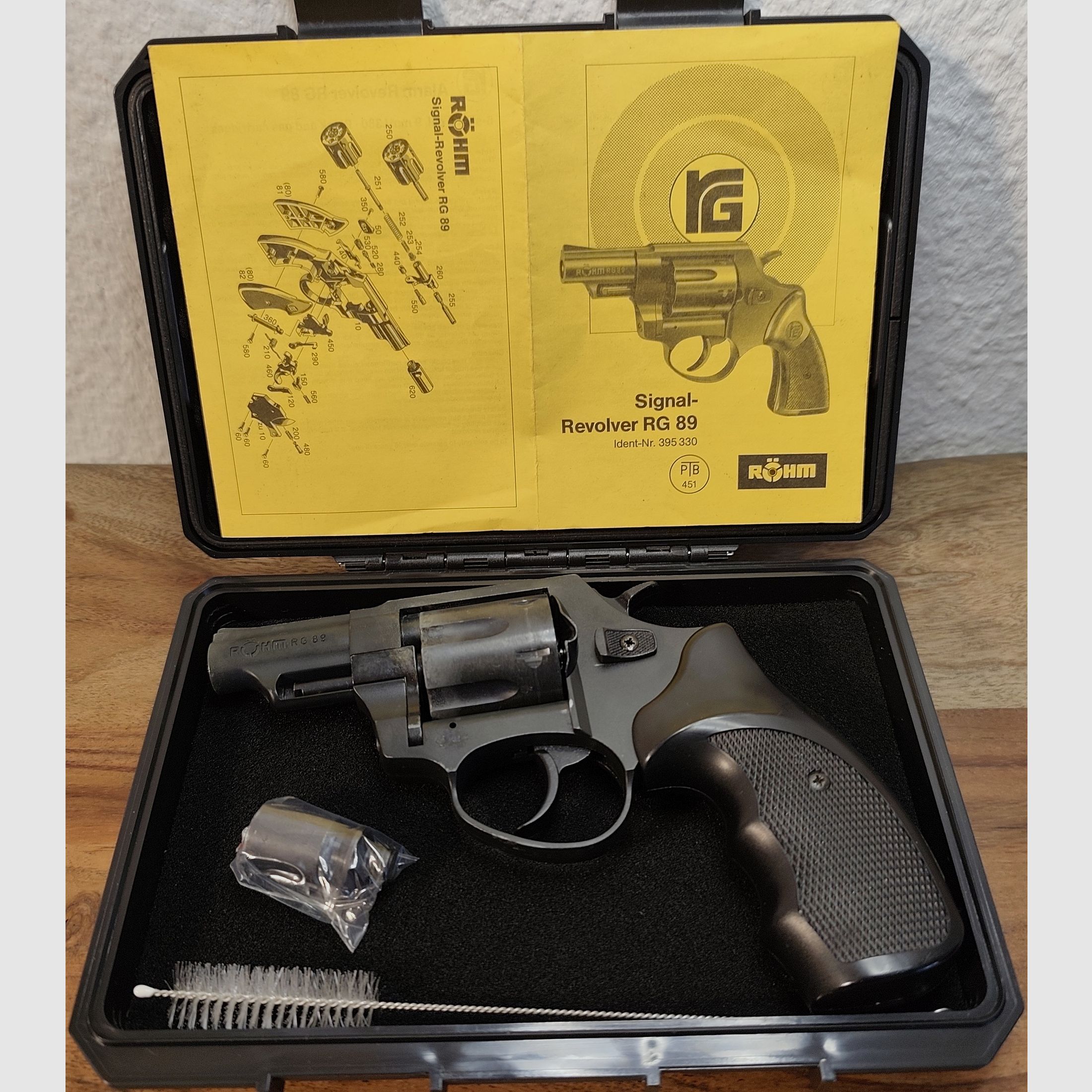 Röhm RG 89 Kaliber 9mm PTB 451 schwarz Combat Griffe