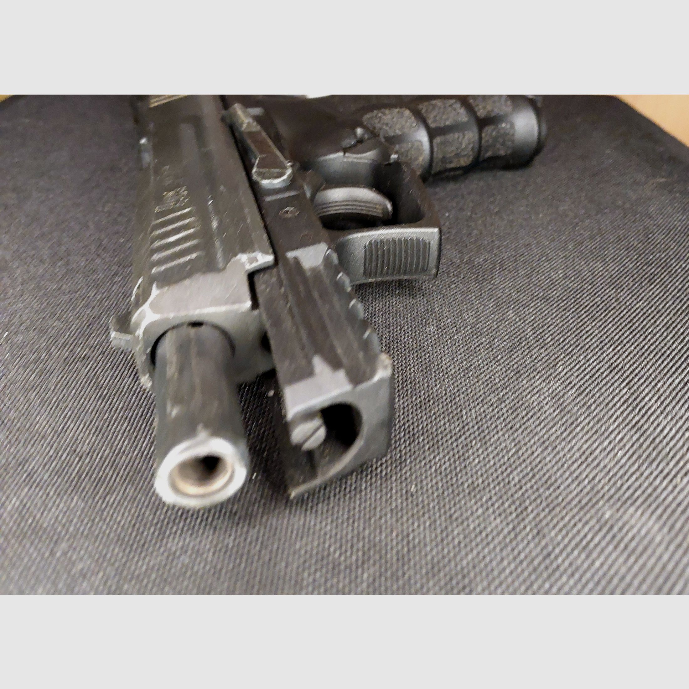 Heckler & Koch P30 pistolet alarmowy 9 mm P.A.K. oksydowany (PTB 912)