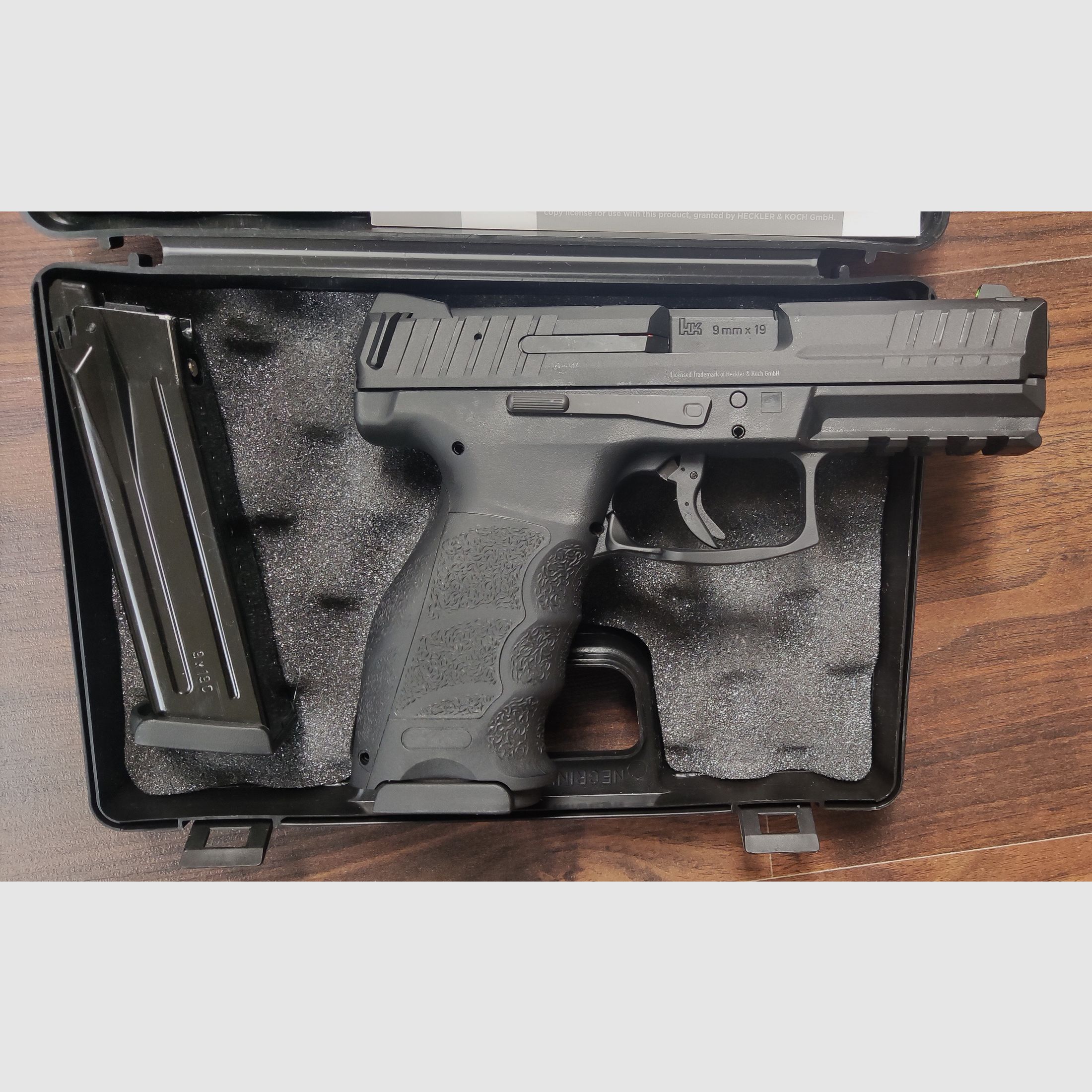 H&K VP9 / SFP9 GBB Airsoft Pistole mit Zubehör