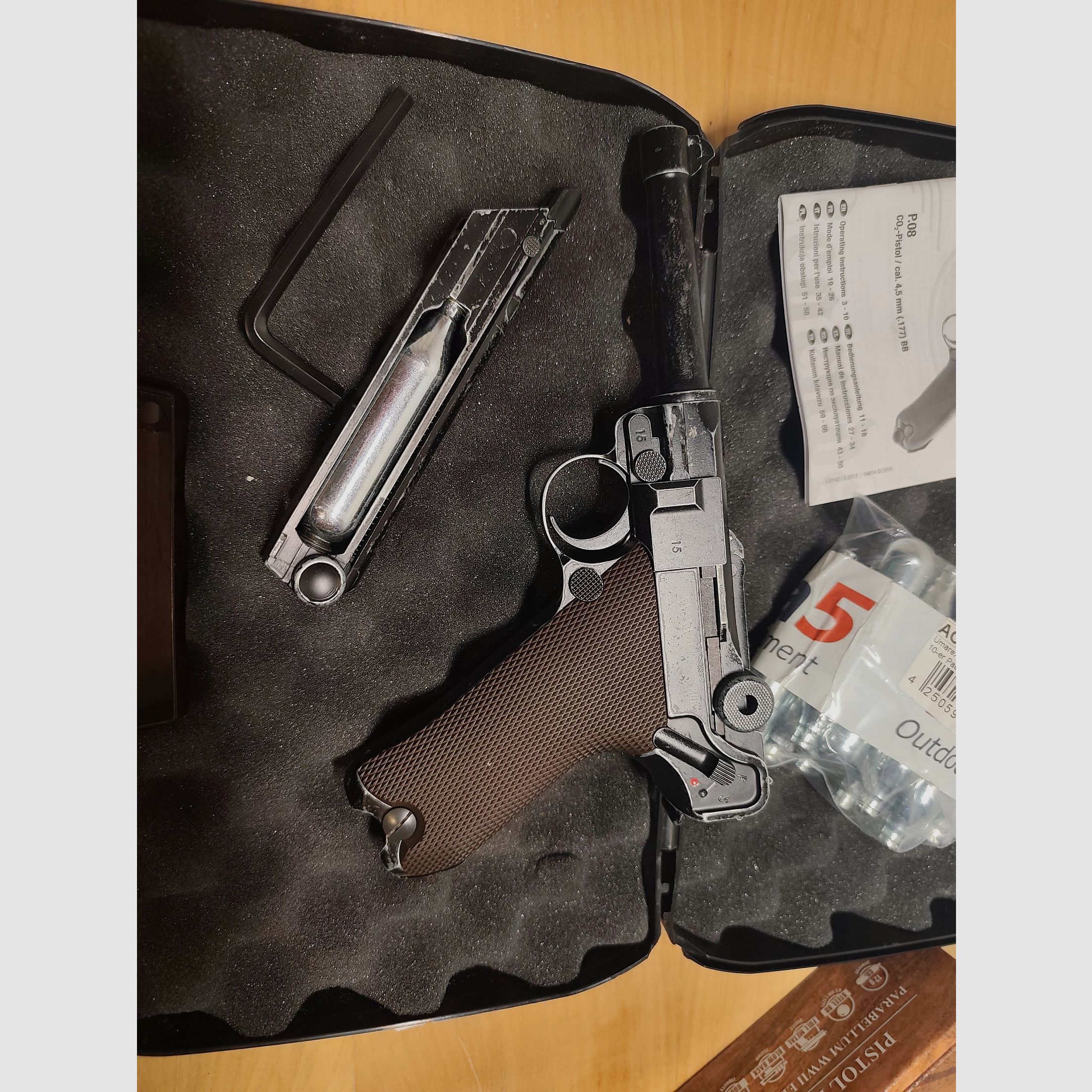 Umarex Legends P08 WWII Special Edition - pistola CO2 de 4,5 mm con balines de acero y blowback (P18), imagen 5 de 6