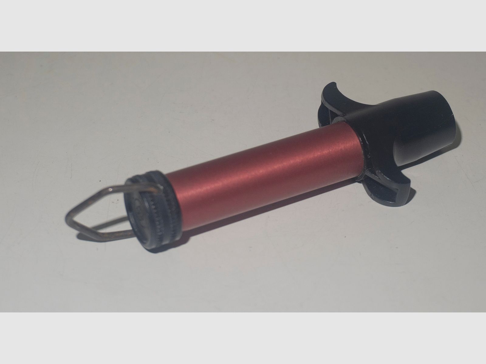 Compact signal device / emergency signal pen for 15mm signal ammunition – Red/Black