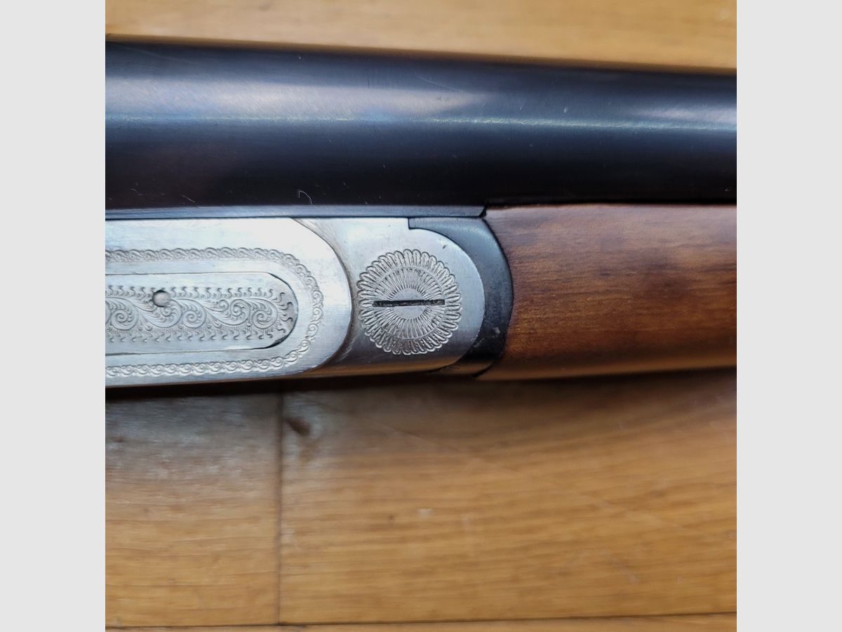 Bellissimo fucile sovrapposto con cane esterno – In 12/70 – Di Victor Sarasqueta sotto il marchio Ego – Vere piastre percussive (!) – Alto livello di finitura – Calcio a pistola con guancia viennese in noce oliato senza il minimo segno – Grande riserva alla chiave – Canne a specchio con perfetta brunitura – Prova 1200 bar -Come nuovo, immagine 7 di 38
