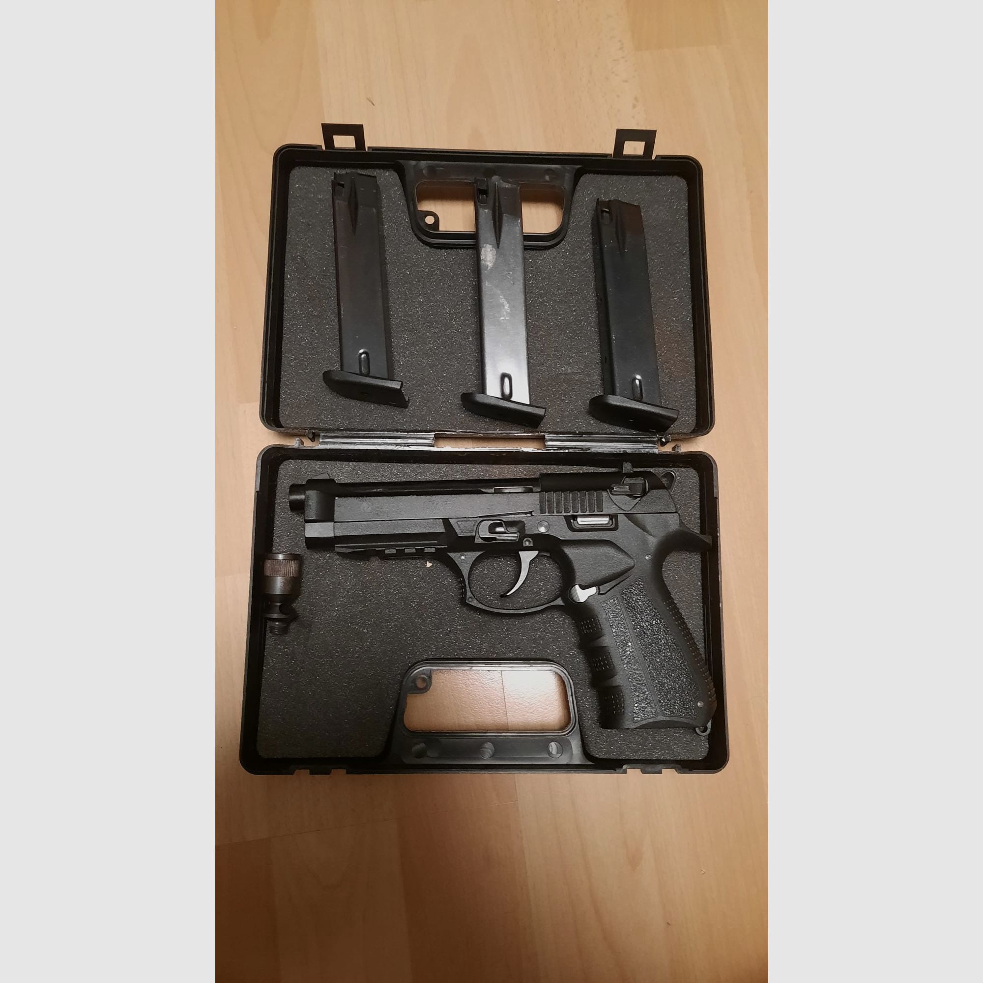 Zoraki 918 Schreckschusspistole Schwarz 9mm P.A.K. mit 2 extra Magazinen
