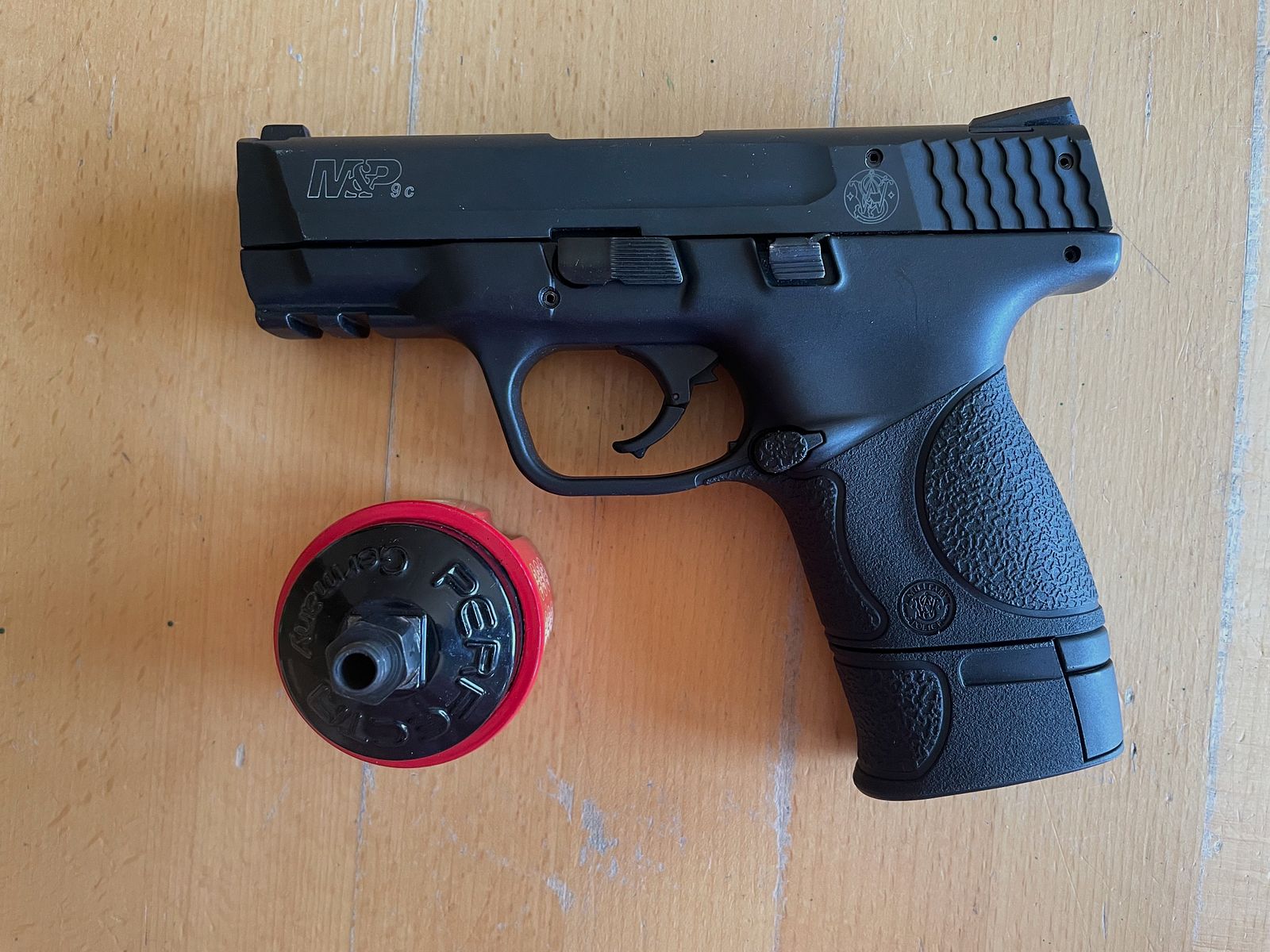 Smith & Wesson M&P 9c blank firing pistol 9 mm P.A.K. – Excellent condition – only 100 shots.