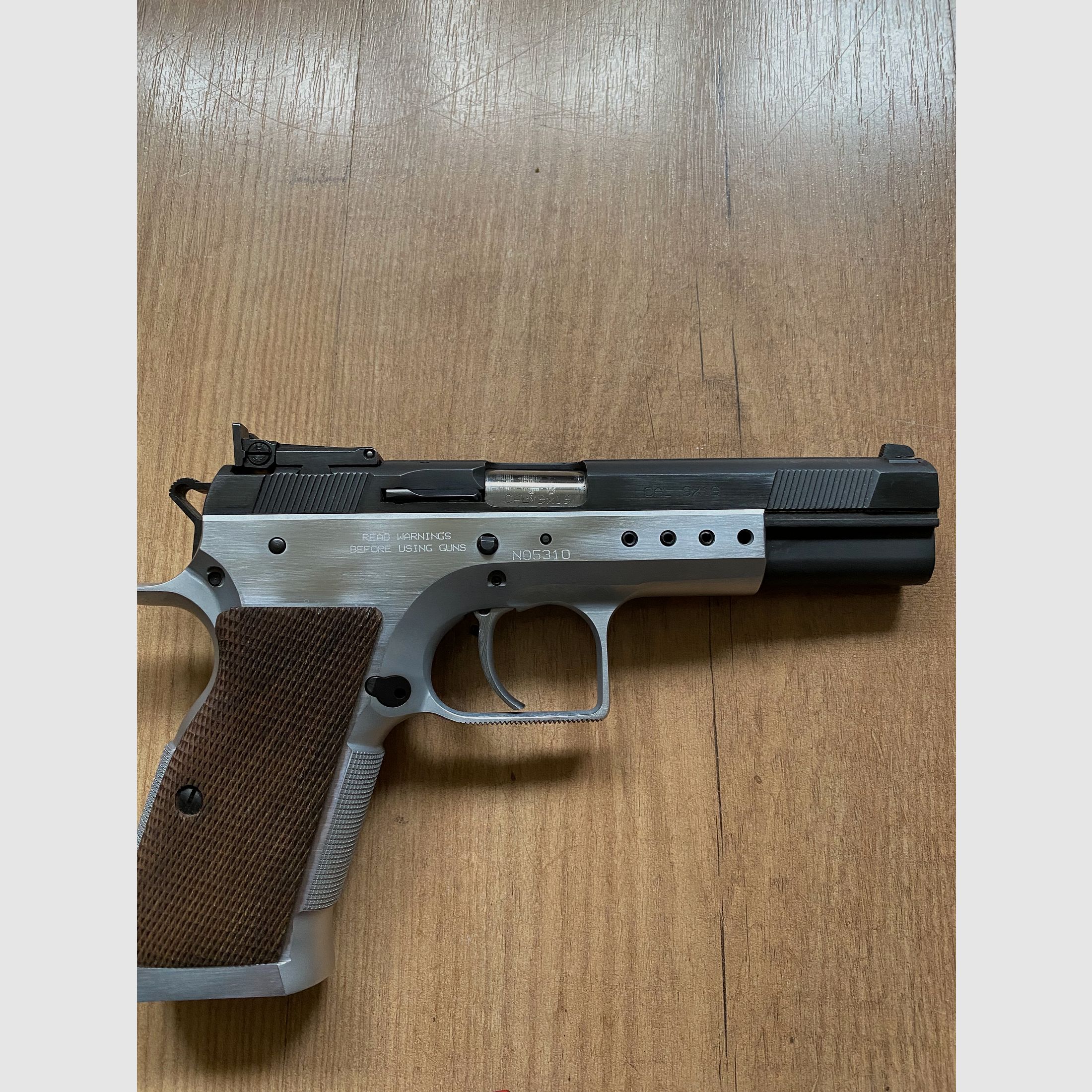Verkaufe Tanfoglio Limited 9 mm Luger mit Wechselsystem .22 lfb inkl. Munition und Schiene für Zielfernrohr