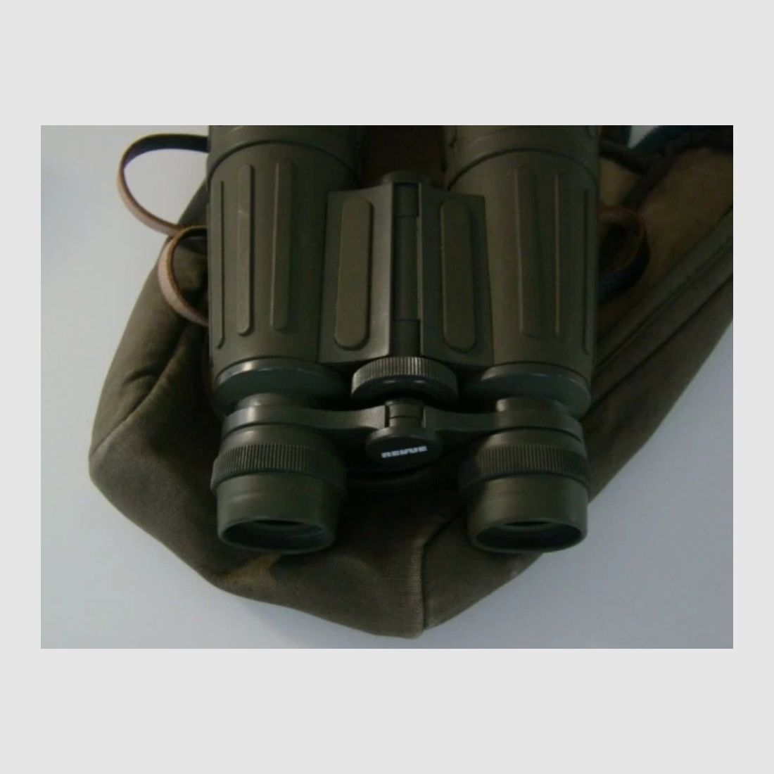 REVUE 9x63 Porro Jagd Fernglas (Japan) – 105m/1000m, Gummiarmierung, Tasche.