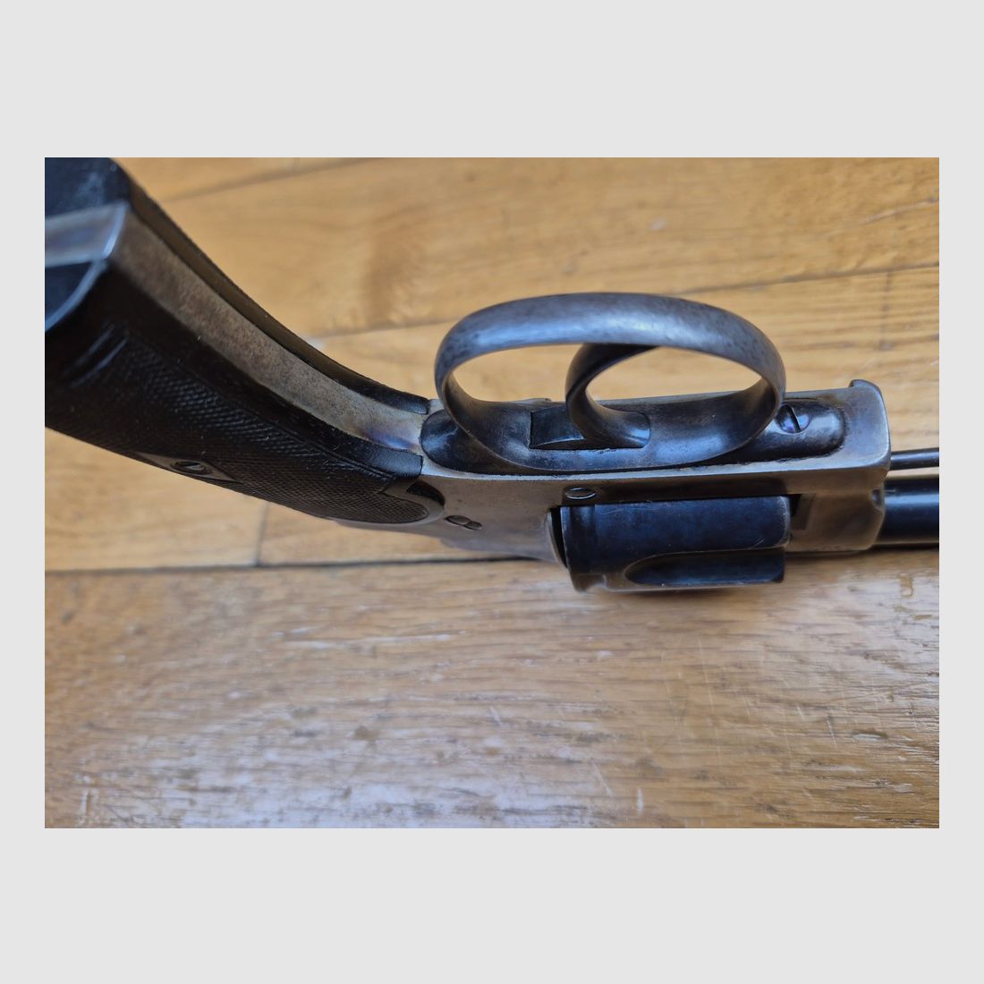 Sehr schöner Revolver D.D.Oury – 8mm 1892 – Marmorierte Rahmen – Wunderschöne Brünierung – Lebendige Pulverstempel von Lüttich – Ebenholz-Griffschalen – SA / DA – Spiegelkammern und Lauf – Rechts drehendes Trommelmagazin – Echte Smith & Wesson Bodyguard aus der schönen Epoche! – Kategorie D – TBE++, Bild 10 von 22
